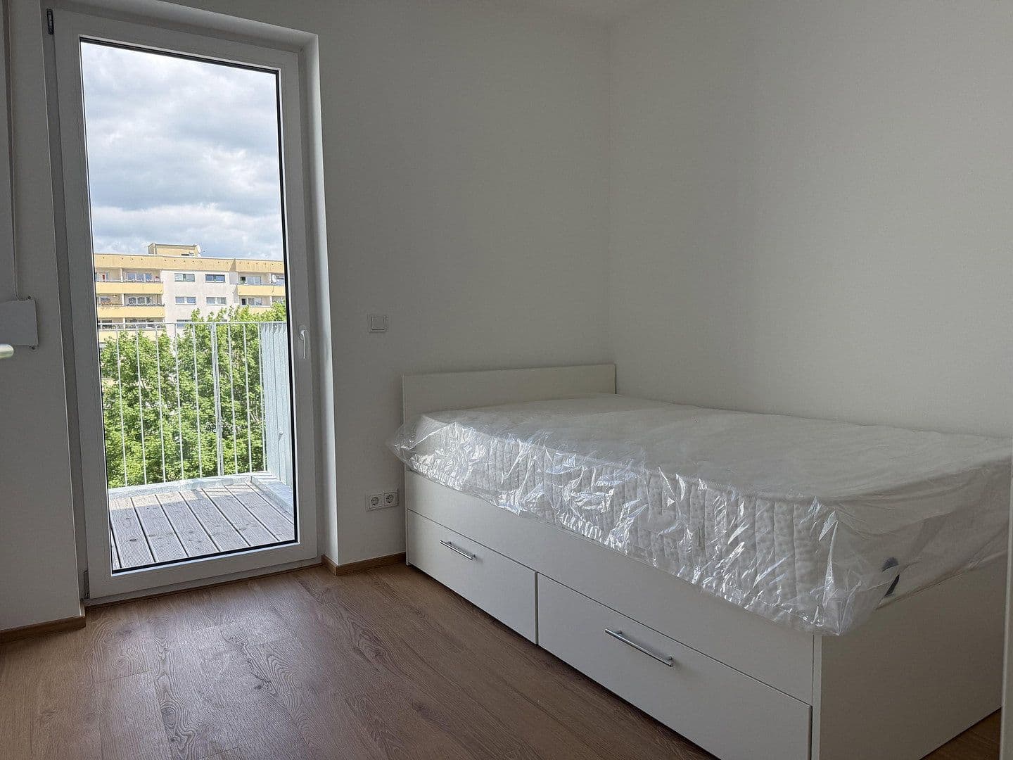 Pronájem bytu 2+1 45 m², Wiesenstraße 10, Berlin, Berlín Pronájem bytu 2+1 45 m², Wiesenstraße 10, Berlin, Berlín