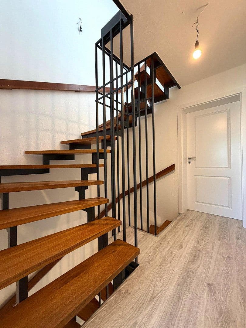 Pronájem domu 131 m², pozemek 203 m², Salzachweg 30, Maulbronn, Bádensko-Württembersko Pronájem domu 131 m², pozemek 203 m², Salzachweg 30, Maulbronn, Bádensko-Württembersko