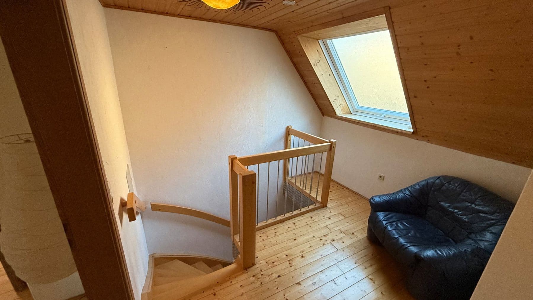 Prodej domu 185 m², pozemek 311 m², Hukelturenstraße 38, Albstadt, Bádensko-Württembersko Prodej domu 185 m², pozemek 311 m², Hukelturenstraße 38, Albstadt, Bádensko-Württembersko