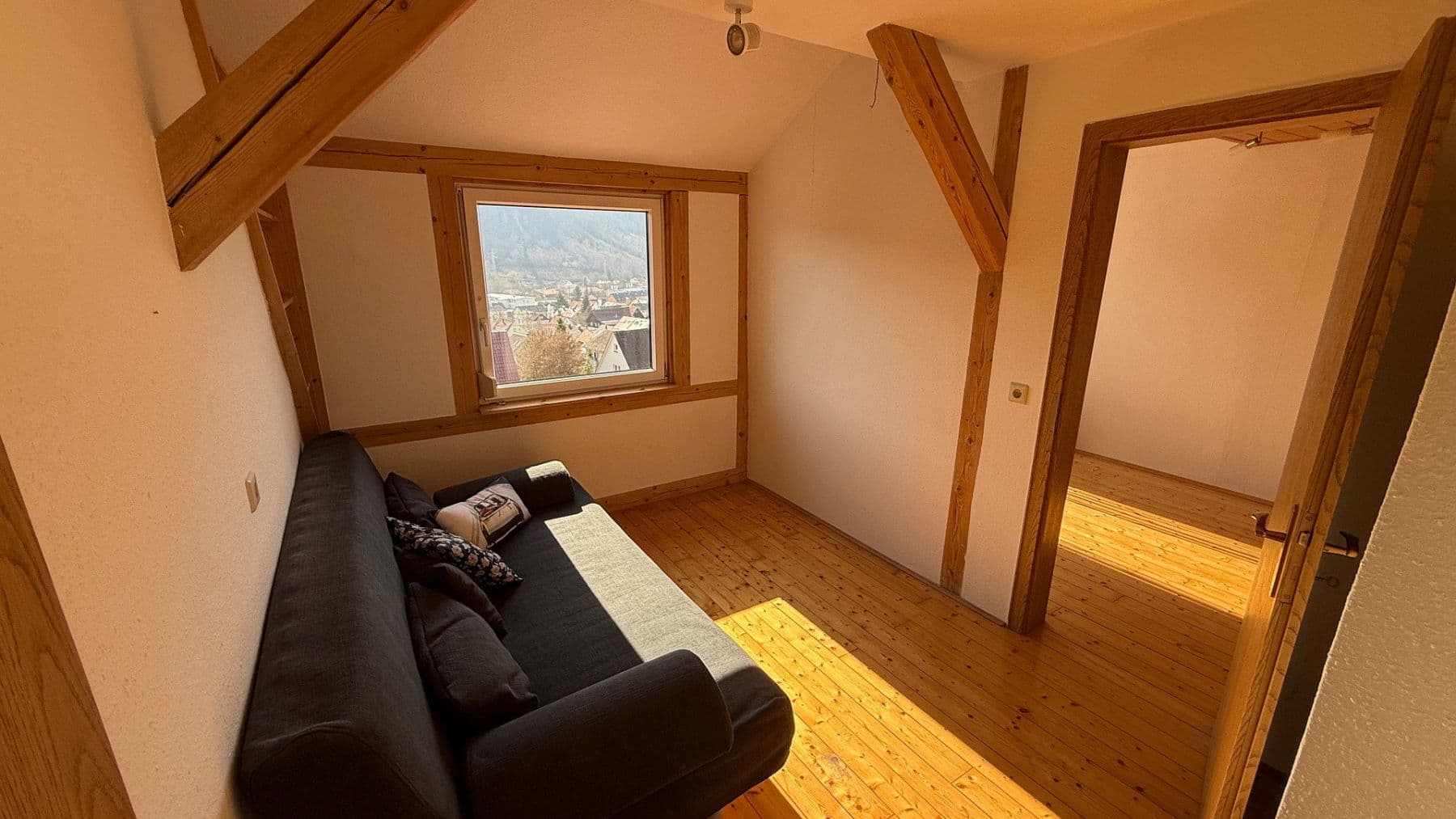 Prodej domu 185 m², pozemek 311 m², Hukelturenstraße 38, Albstadt, Bádensko-Württembersko Prodej domu 185 m², pozemek 311 m², Hukelturenstraße 38, Albstadt, Bádensko-Württembersko