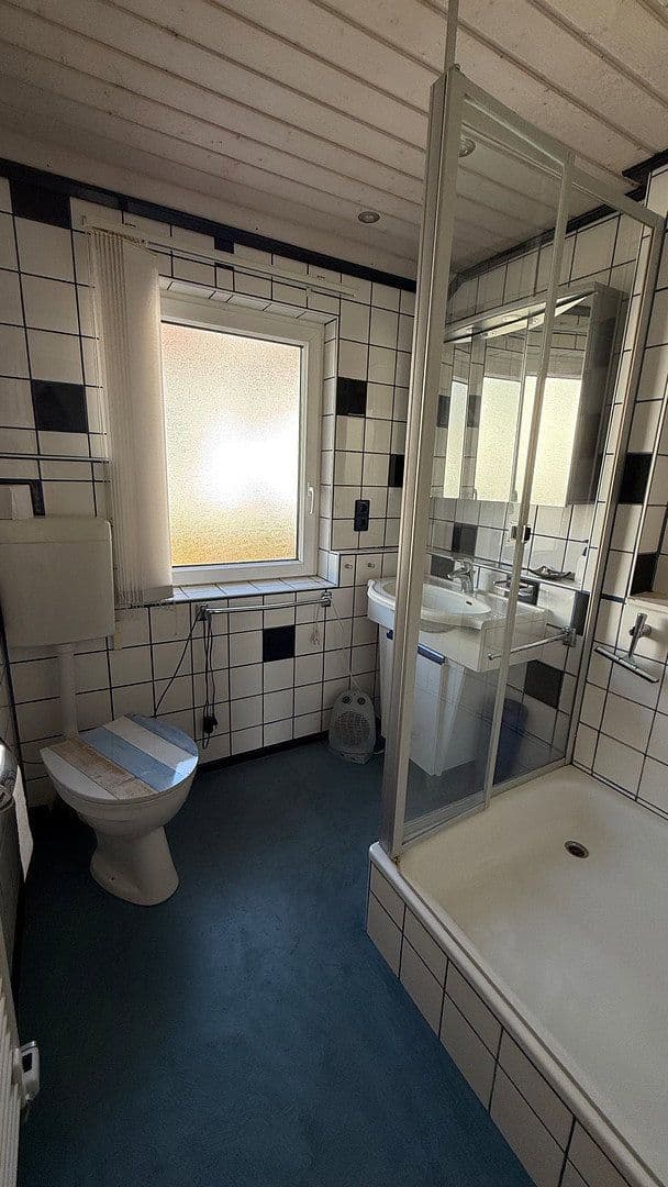 Prodej domu 185 m², pozemek 311 m², Hukelturenstraße 38, Albstadt, Bádensko-Württembersko Prodej domu 185 m², pozemek 311 m², Hukelturenstraße 38, Albstadt, Bádensko-Württembersko