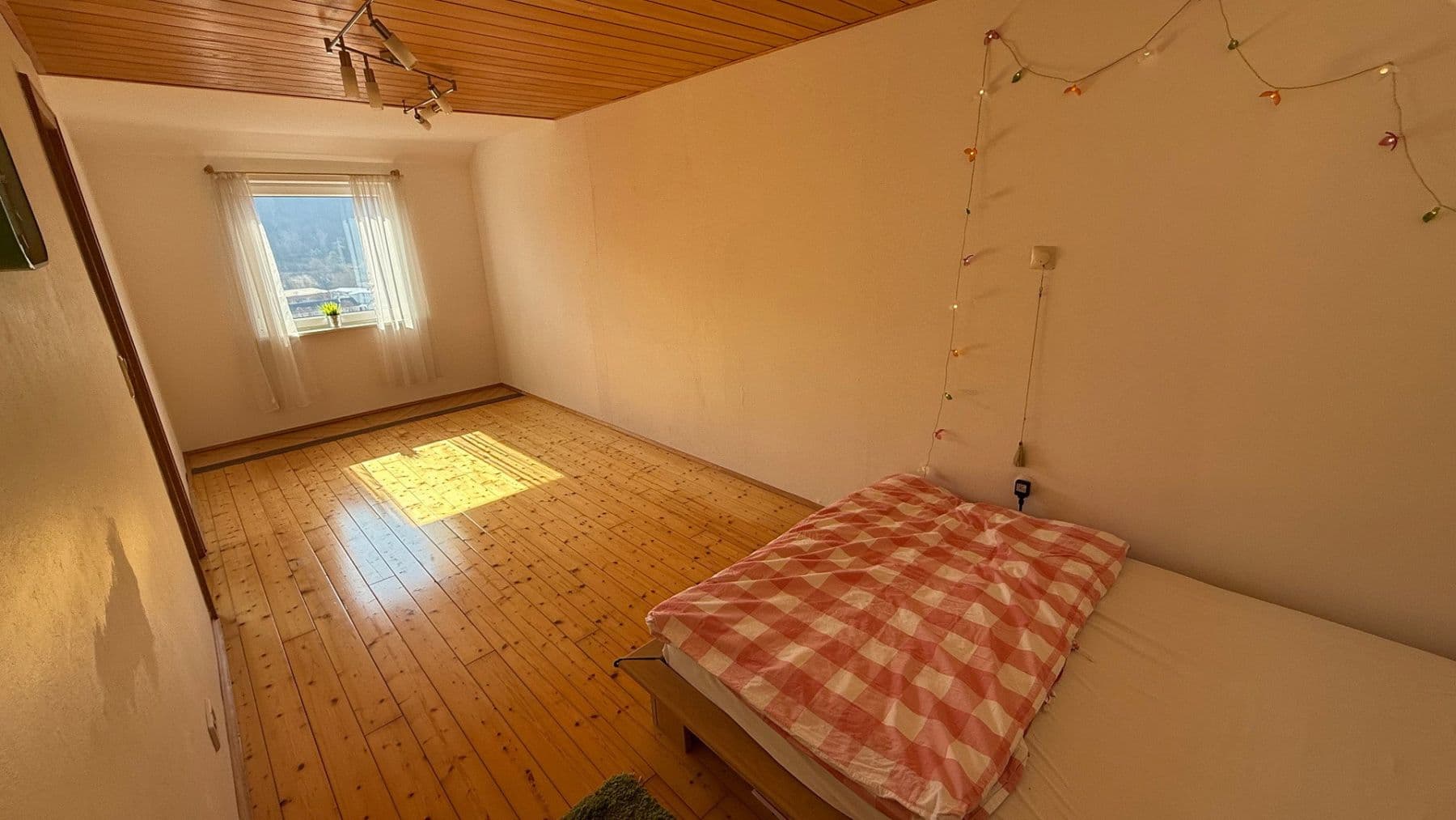 Prodej domu 185 m², pozemek 311 m², Hukelturenstraße 38, Albstadt, Bádensko-Württembersko Prodej domu 185 m², pozemek 311 m², Hukelturenstraße 38, Albstadt, Bádensko-Württembersko