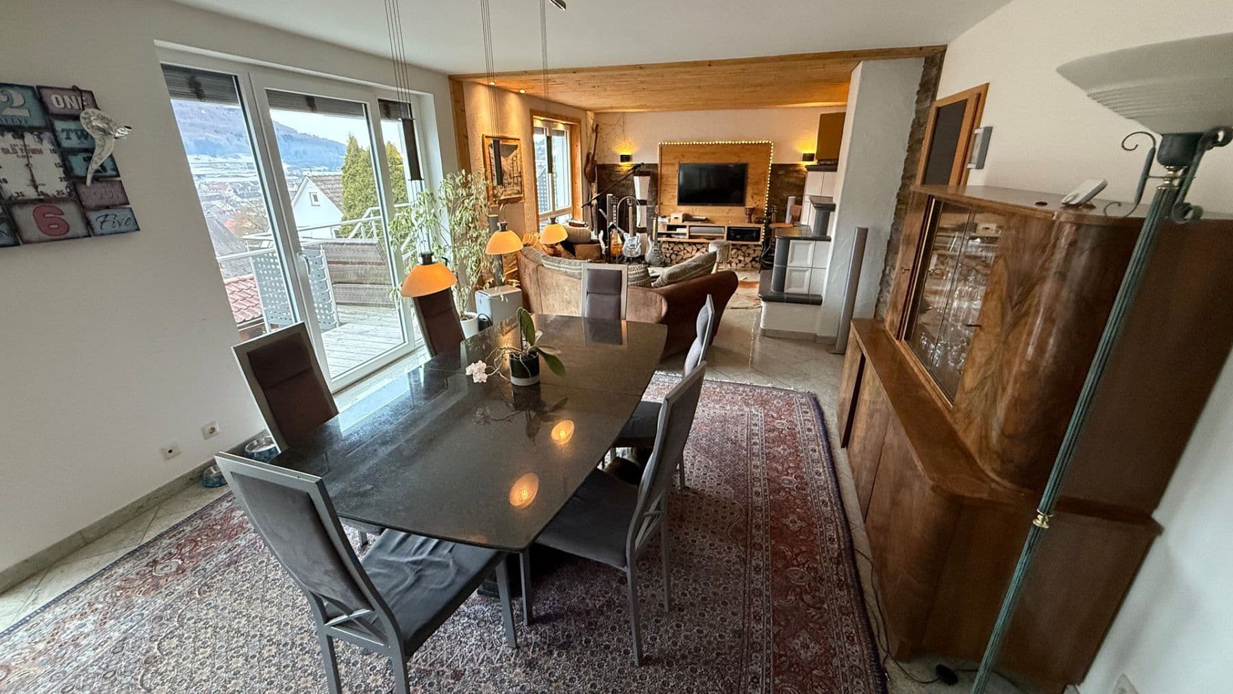 Prodej domu 185 m², pozemek 311 m², Hukelturenstraße 38, Albstadt, Bádensko-Württembersko Prodej domu 185 m², pozemek 311 m², Hukelturenstraße 38, Albstadt, Bádensko-Württembersko