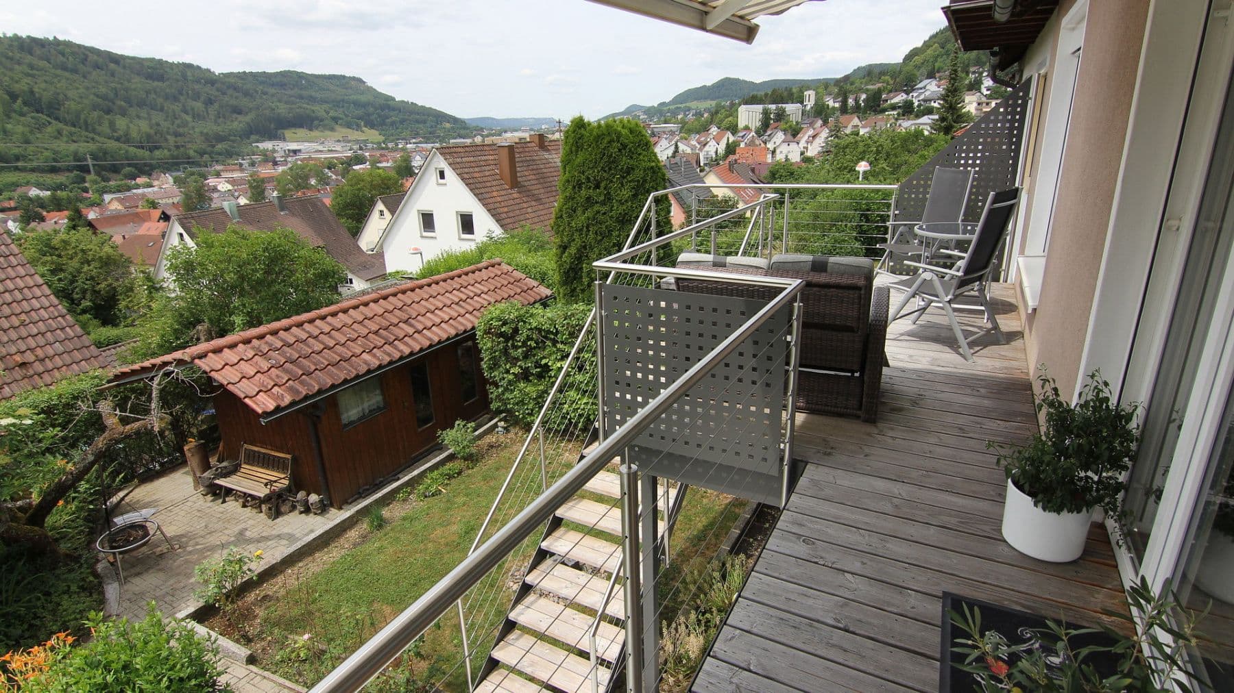 Prodej domu 185 m², pozemek 311 m², Hukelturenstraße 38, Albstadt, Bádensko-Württembersko Prodej domu 185 m², pozemek 311 m², Hukelturenstraße 38, Albstadt, Bádensko-Württembersko