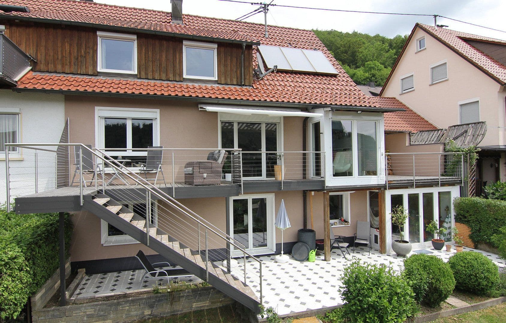 Prodej domu 185 m², pozemek 311 m², Hukelturenstraße 38, Albstadt, Bádensko-Württembersko Prodej domu 185 m², pozemek 311 m², Hukelturenstraße 38, Albstadt, Bádensko-Württembersko