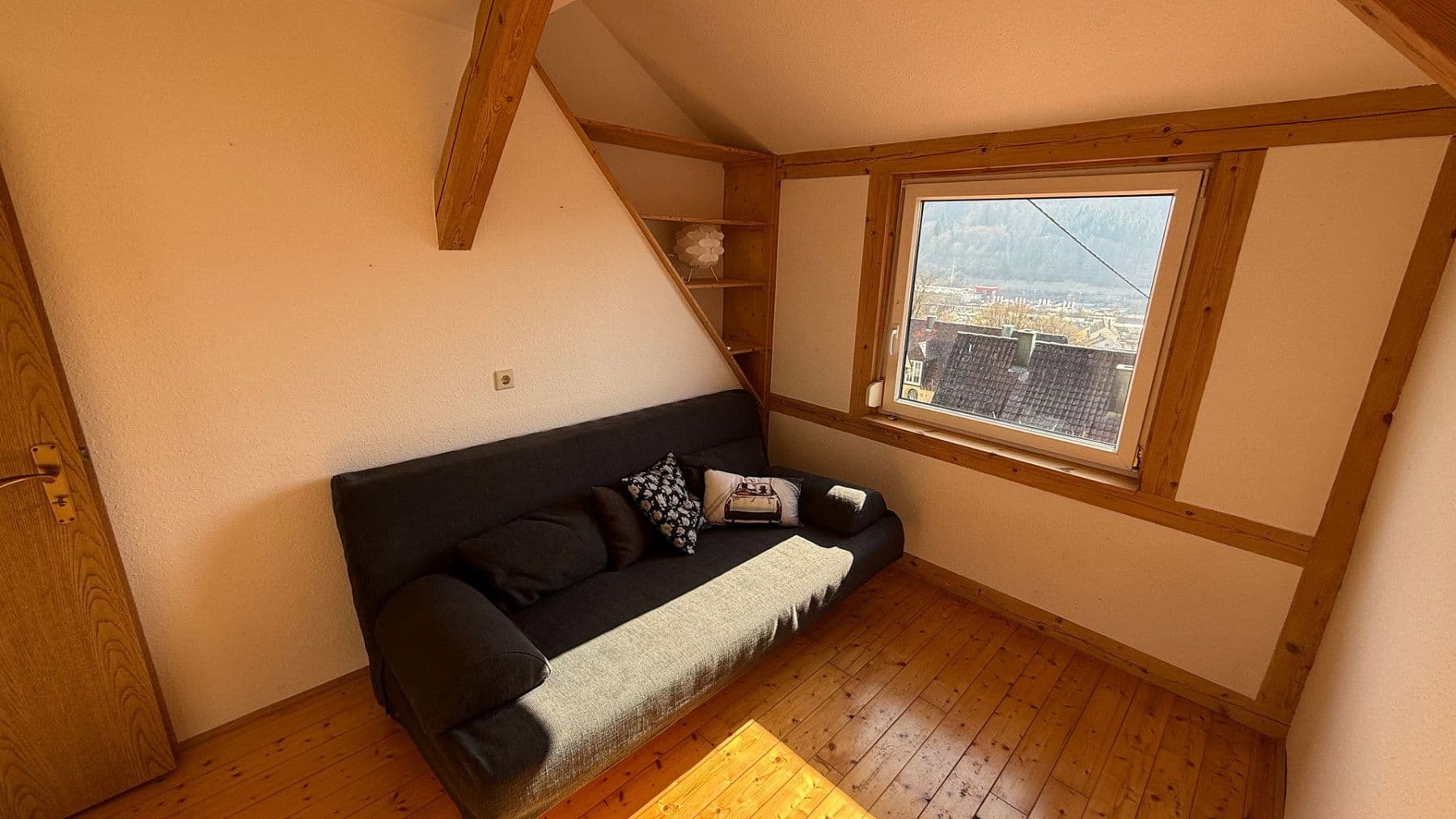 Prodej domu 185 m², pozemek 311 m², Hukelturenstraße 38, Albstadt, Bádensko-Württembersko Prodej domu 185 m², pozemek 311 m², Hukelturenstraße 38, Albstadt, Bádensko-Württembersko
