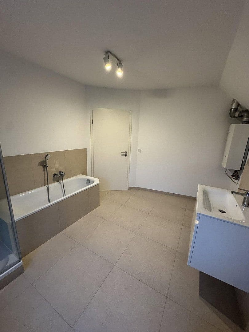 Pronájem bytu 2+kk 75 m², Weg nach den Hingbenden, Düsseldorf, Severní Porýní-Vestfálsko Pronájem bytu 2+kk 75 m², Weg nach den Hingbenden, Düsseldorf, Severní Porýní-Vestfálsko