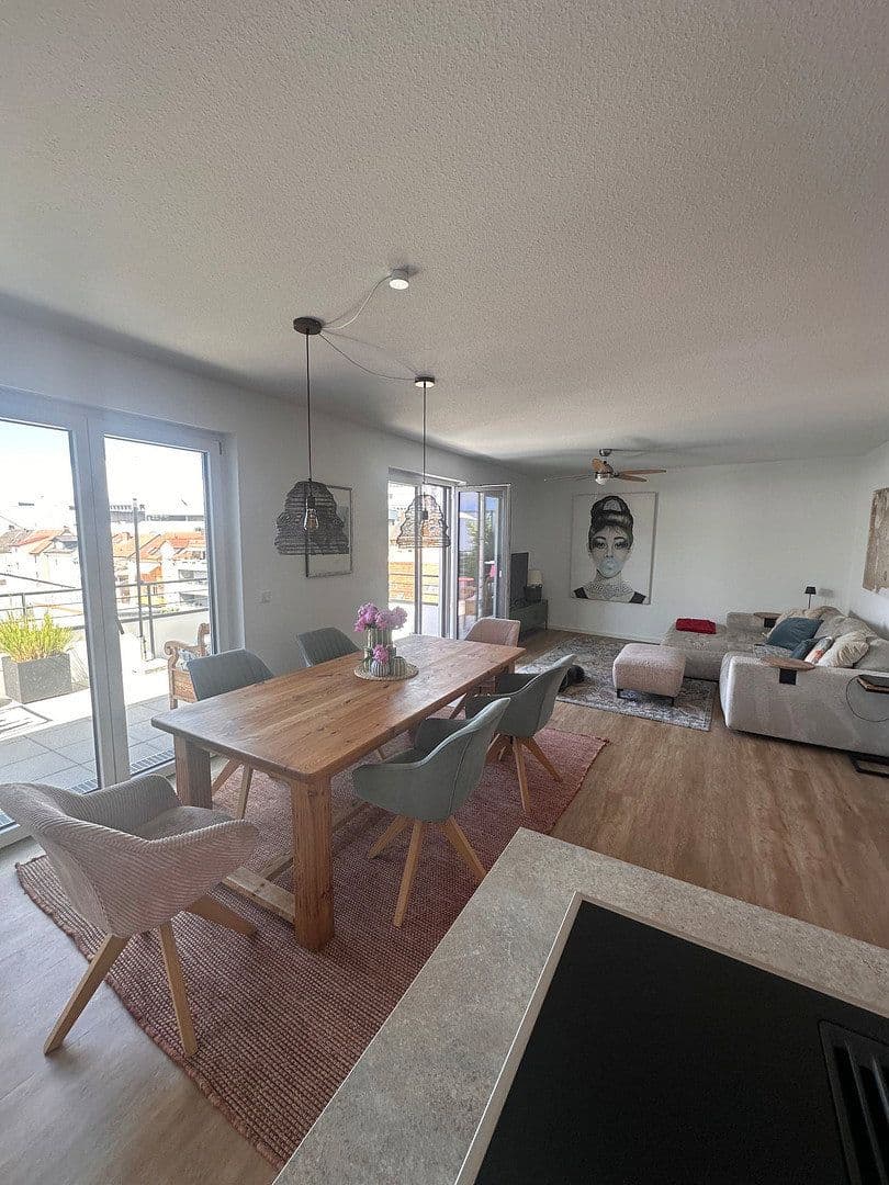 Pronájem bytu 3+1 110 m², Aschaffenburg, Bavorsko Pronájem bytu 3+1 110 m², Aschaffenburg, Bavorsko