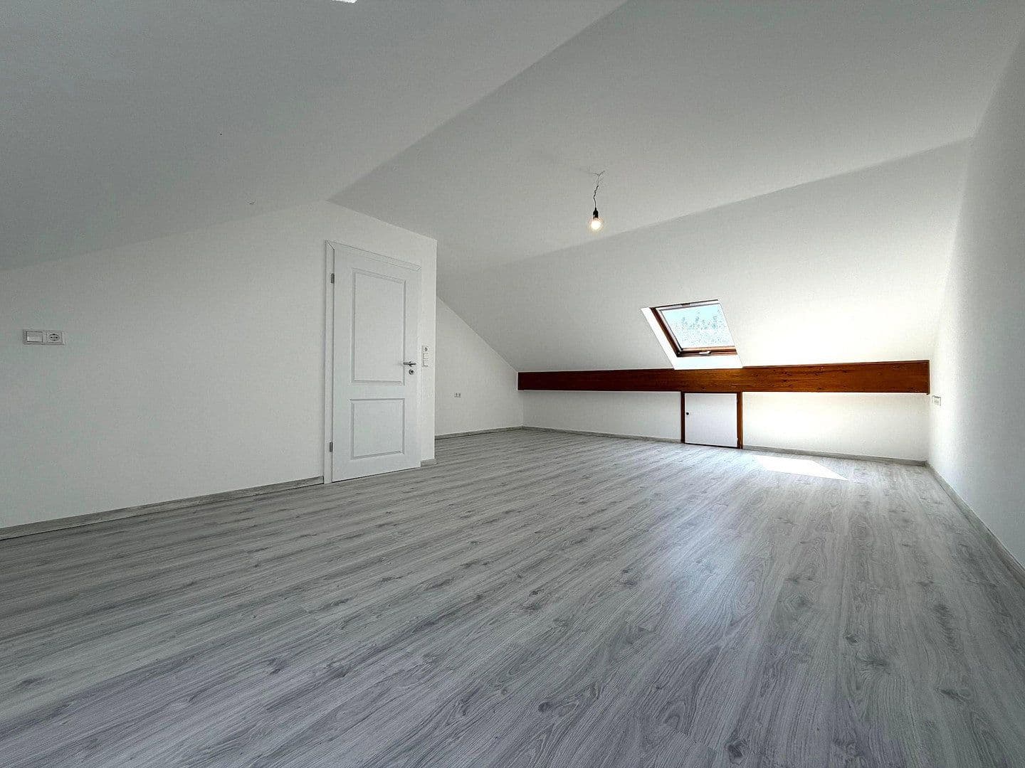 Prodej domu 131 m², pozemek 203 m², Salzachweg 30, Maulbronn, Bádensko-Württembersko Prodej domu 131 m², pozemek 203 m², Salzachweg 30, Maulbronn, Bádensko-Württembersko