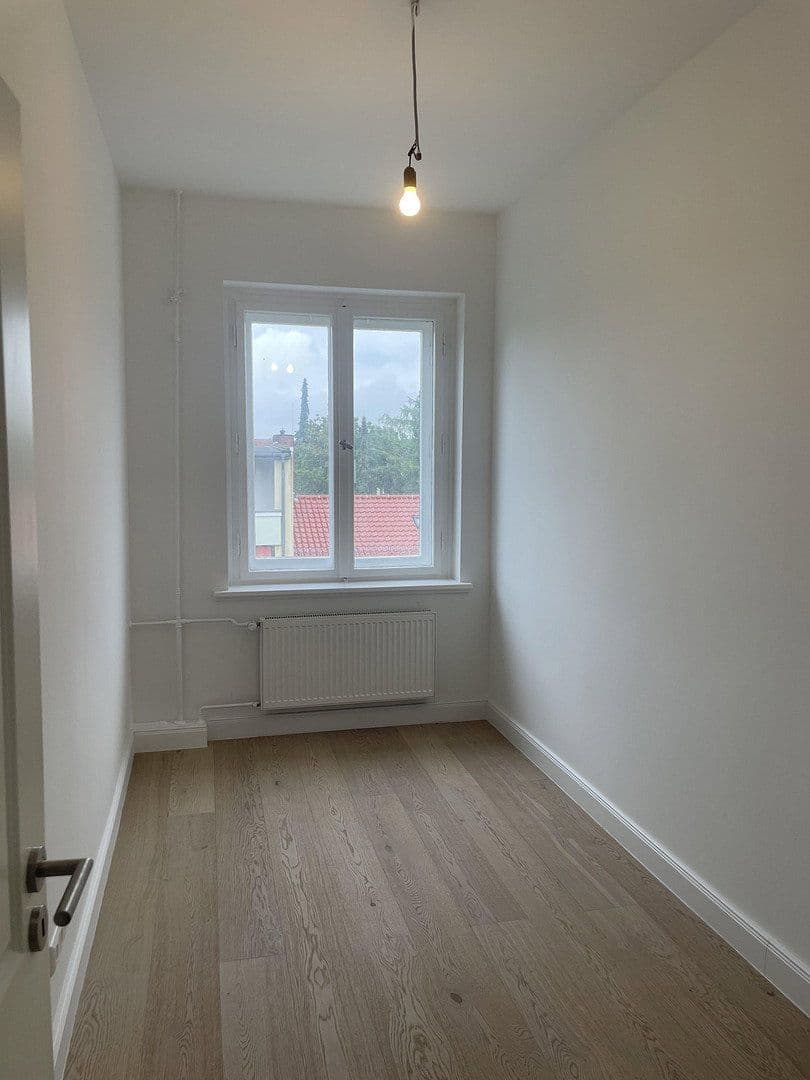 Prodej bytu 3+1 58 m², Leibnizstraße 93, Berlin, Berlín Prodej bytu 3+1 58 m², Leibnizstraße 93, Berlin, Berlín