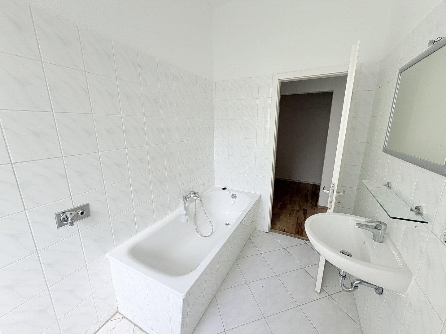 Prodej bytu 2+1 70 m², Schnellerstraße 54, Berlin, Berlín Prodej bytu 2+1 70 m², Schnellerstraße 54, Berlin, Berlín