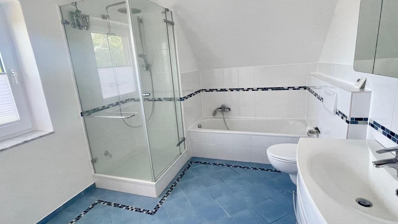 Prodej domu 250 m², pozemek 440 m², Reinfeld, Šlesvicko-Holštýnsko Prodej domu 250 m², pozemek 440 m², Reinfeld, Šlesvicko-Holštýnsko
