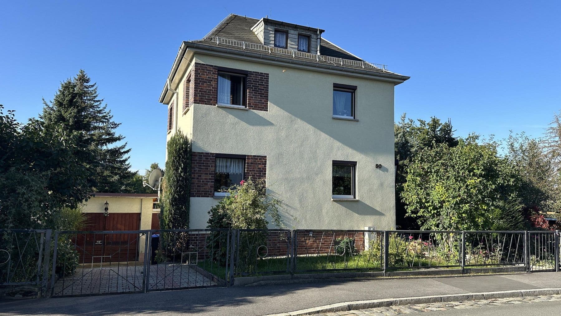 Prodej domu 90 m², pozemek 823 m², Chemnitz OT Schönau, Sasko Prodej domu 90 m², pozemek 823 m², Chemnitz OT Schönau, Sasko