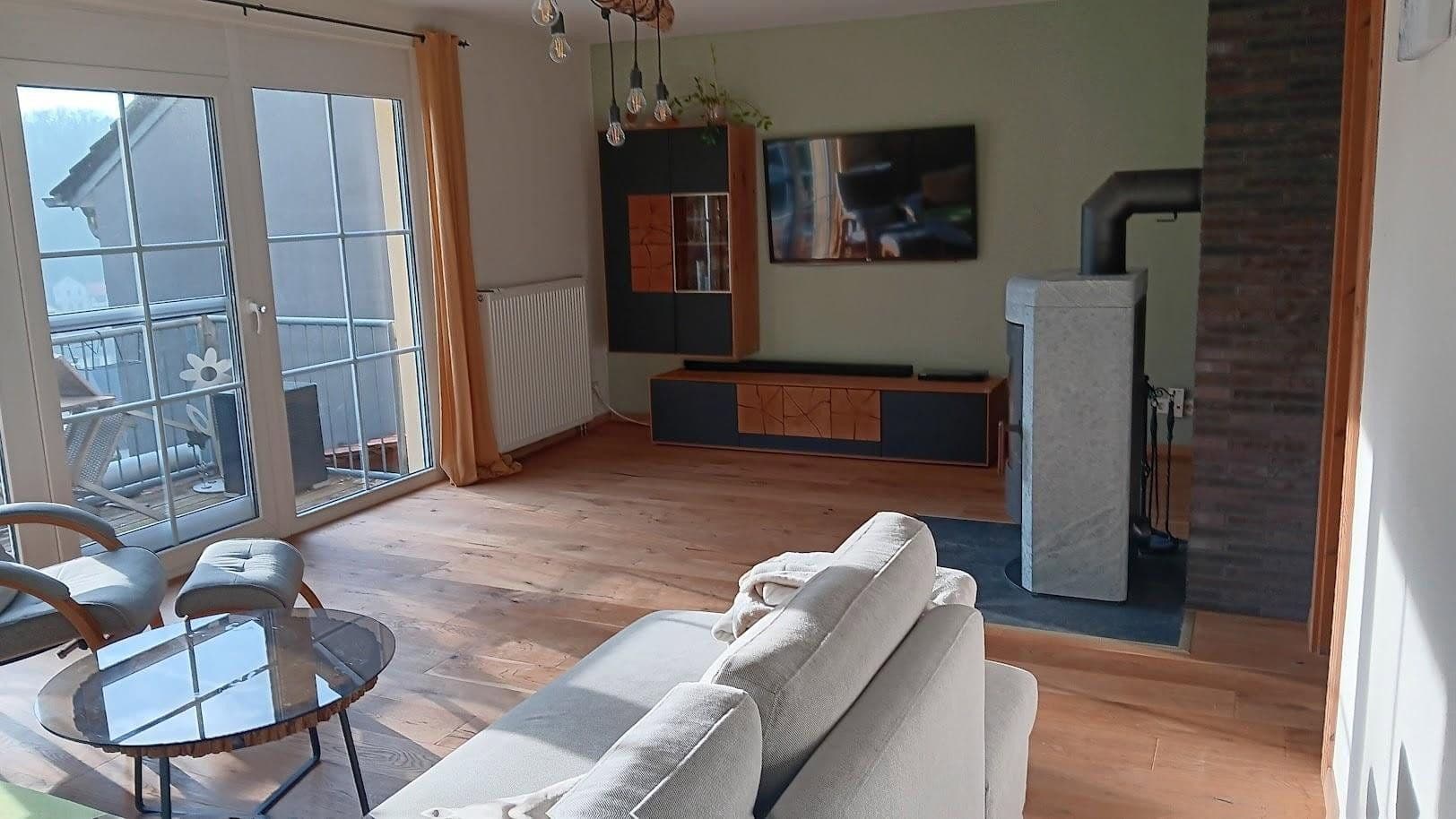 Prodej domu 158 m², pozemek 970 m², Kämpfelbach, Bádensko-Württembersko Prodej domu 158 m², pozemek 970 m², Kämpfelbach, Bádensko-Württembersko