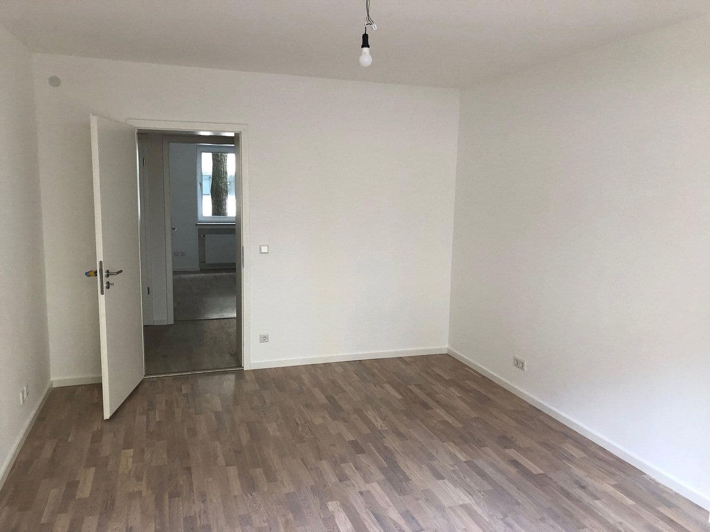 Prodej bytu 3+1 80 m², Prinzregentenstr. 154, München, Bavorsko Prodej bytu 3+1 80 m², Prinzregentenstr. 154, München, Bavorsko