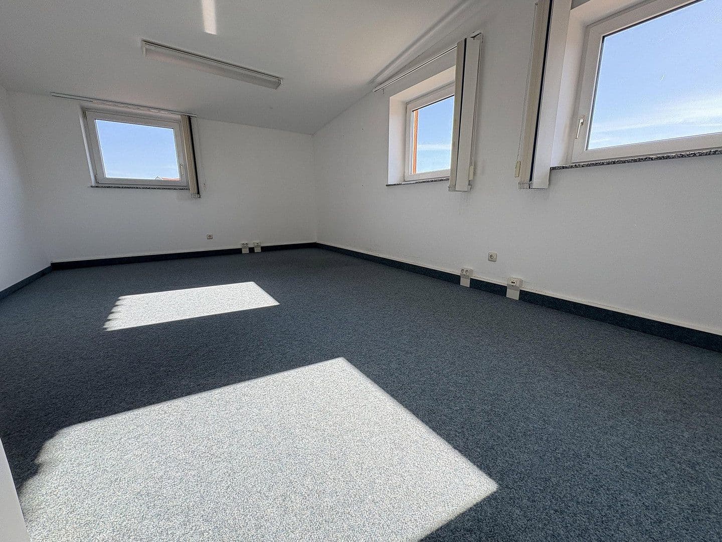 Pronájem kanceláře 300 m², Marktoberdorf, Bavorsko Pronájem kanceláře 300 m², Marktoberdorf, Bavorsko