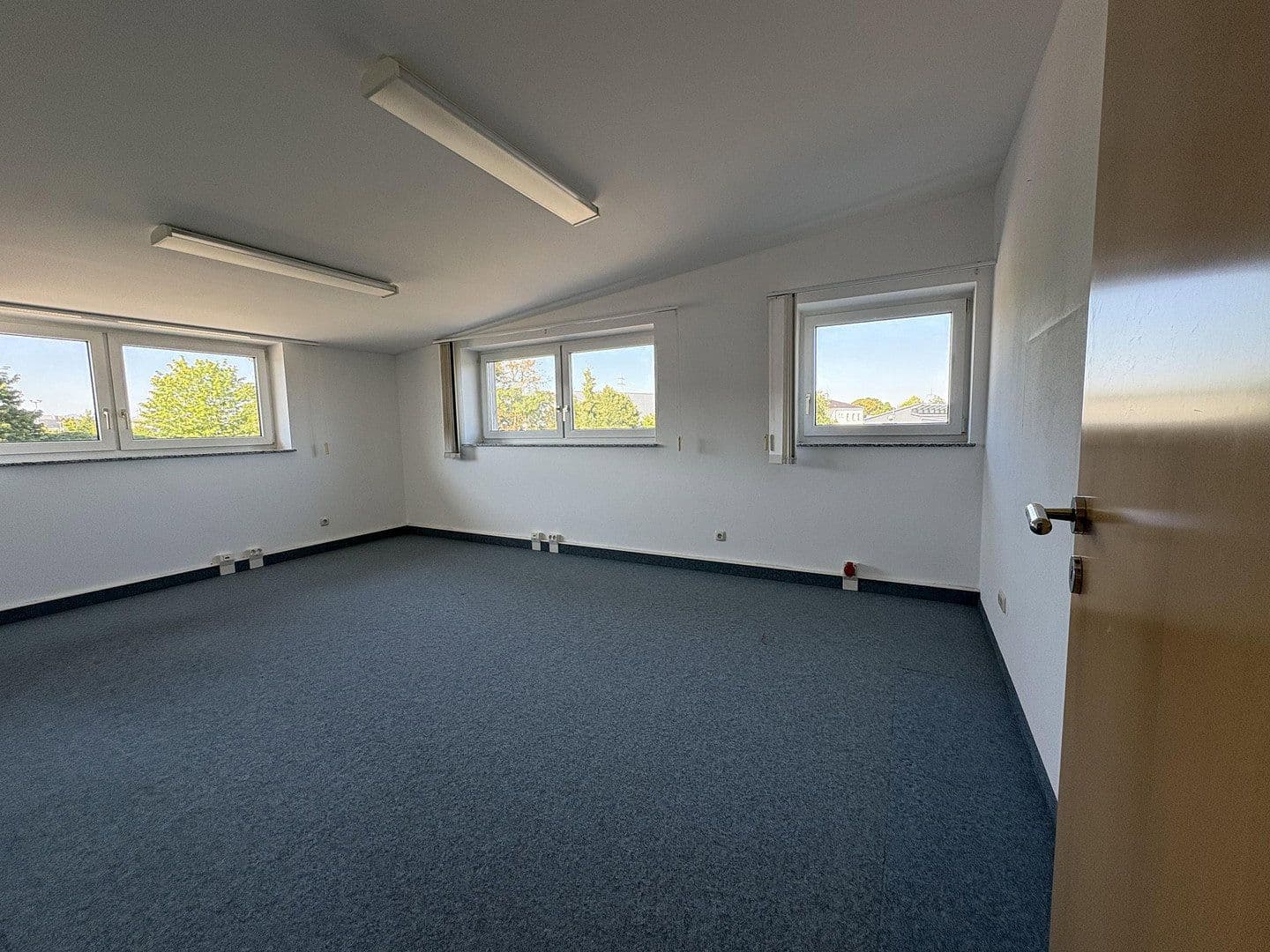 Pronájem kanceláře 300 m², Marktoberdorf, Bavorsko Pronájem kanceláře 300 m², Marktoberdorf, Bavorsko
