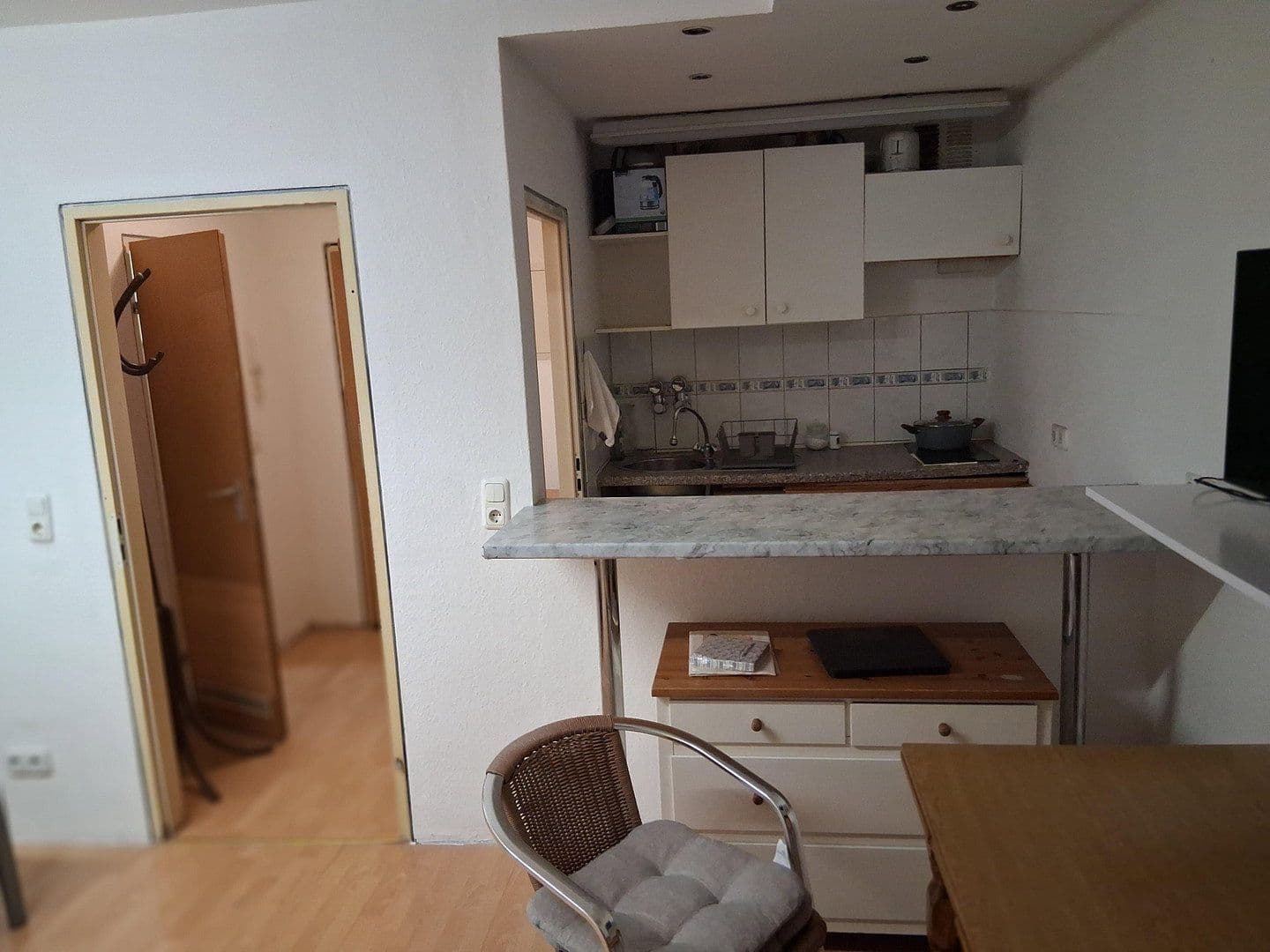 Prodej bytu 1+1 26 m², Oeserstr. 99-101, Frankfurt-Nied, Hessen Prodej bytu 1+1 26 m², Oeserstr. 99-101, Frankfurt-Nied, Hessen