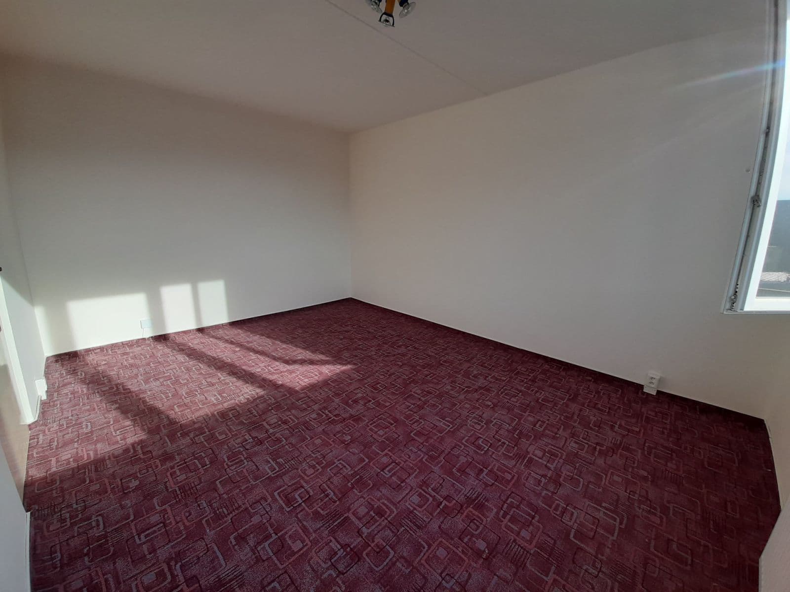 Pronájem bytu 1+1 37 m², Pod Hůrkou, Klatovy, Plzeňský kraj Pronájem bytu 1+1 37 m², Pod Hůrkou, Klatovy, Plzeňský kraj