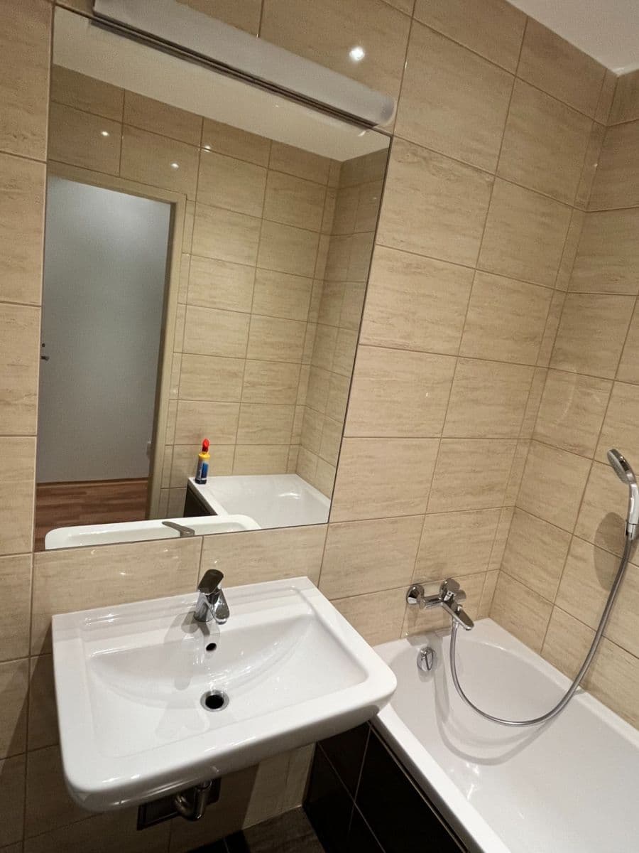 Pronájem bytu 2+kk 60 m², Bělohorská, Praha, Praha Pronájem bytu 2+kk 60 m², Bělohorská, Praha, Praha