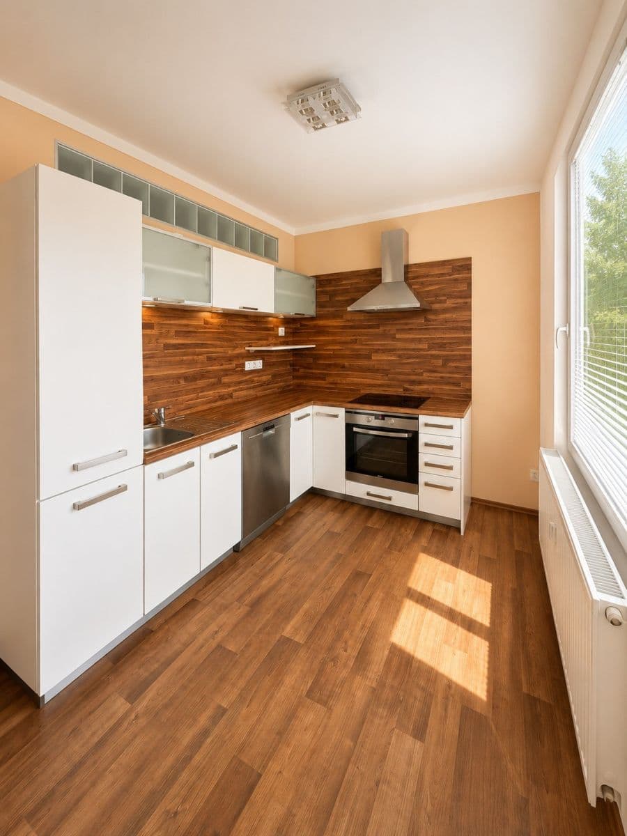 Pronájem bytu 3+1 70 m², Zvonařova, Lovosice, Ústecký kraj Pronájem bytu 3+1 70 m², Zvonařova, Lovosice, Ústecký kraj
