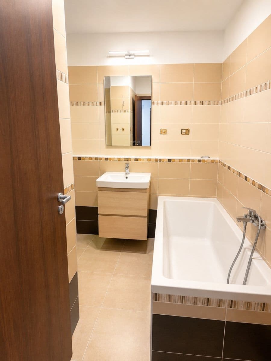 Pronájem bytu 3+1 70 m², Zvonařova, Lovosice, Ústecký kraj Pronájem bytu 3+1 70 m², Zvonařova, Lovosice, Ústecký kraj