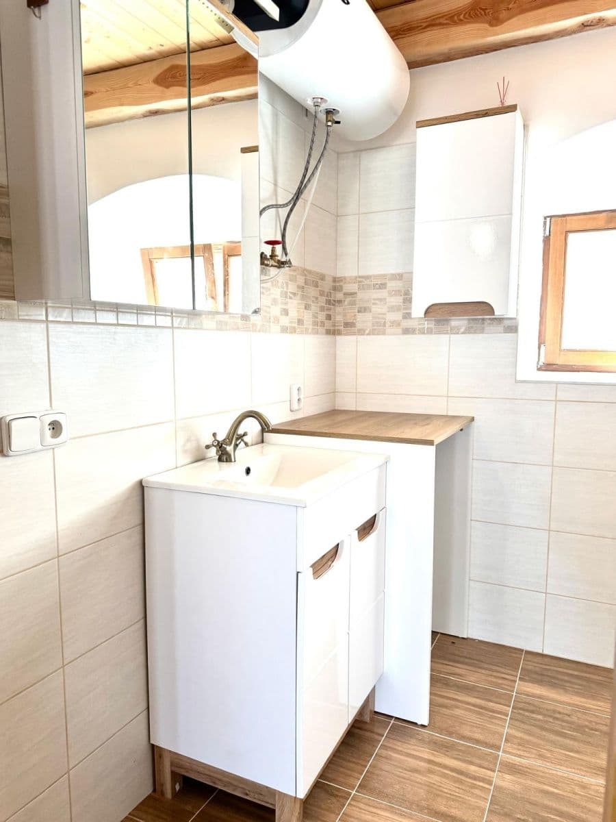 Pronájem bytu 1+1 34 m², náměstí Míru, Heřmanův Městec, Pardubický kraj Pronájem bytu 1+1 34 m², náměstí Míru, Heřmanův Městec, Pardubický kraj