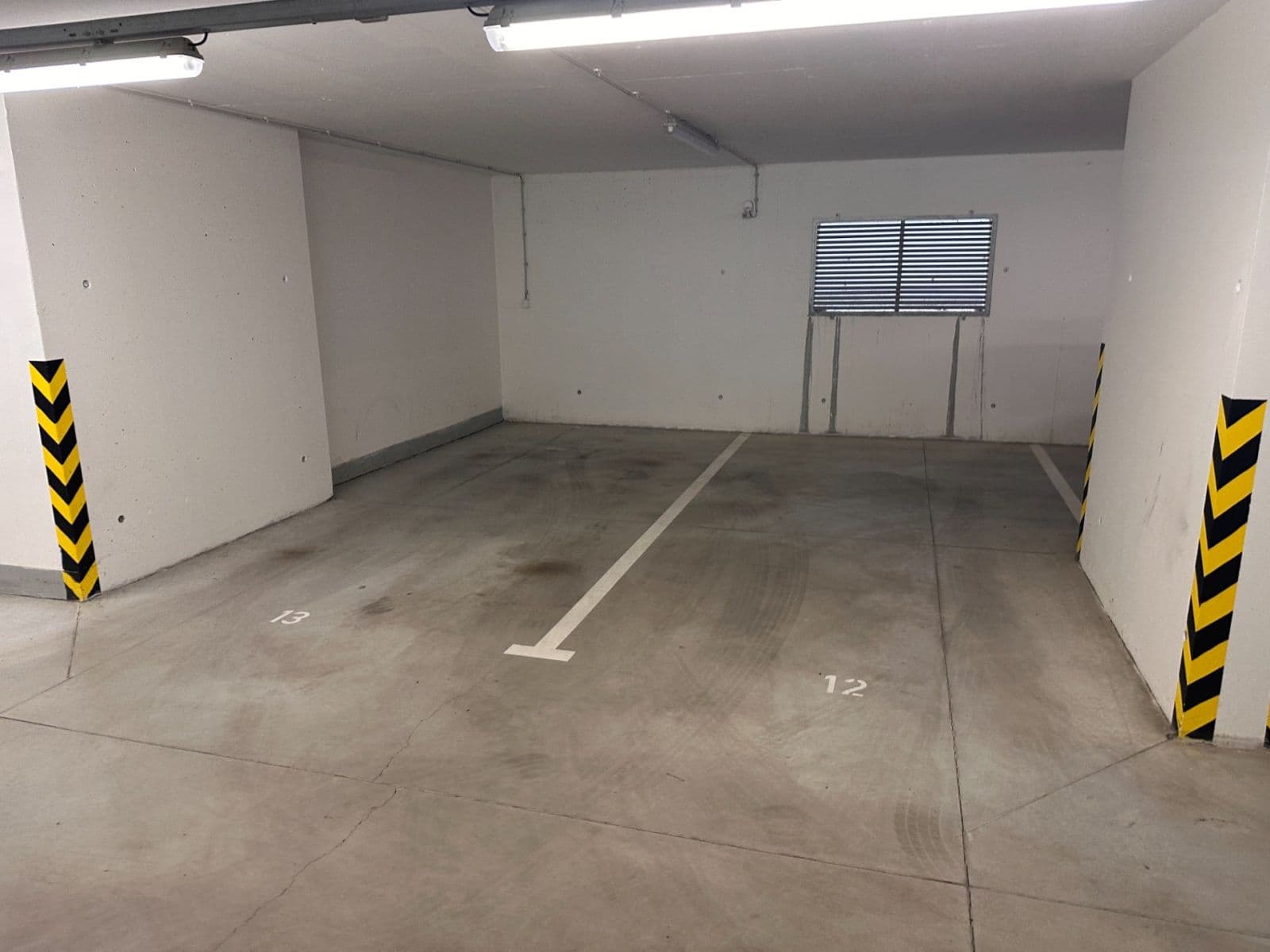 Pronájem garáže 12 m², Chudčická, Brno, Jihomoravský kraj Pronájem garáže 12 m², Chudčická, Brno, Jihomoravský kraj