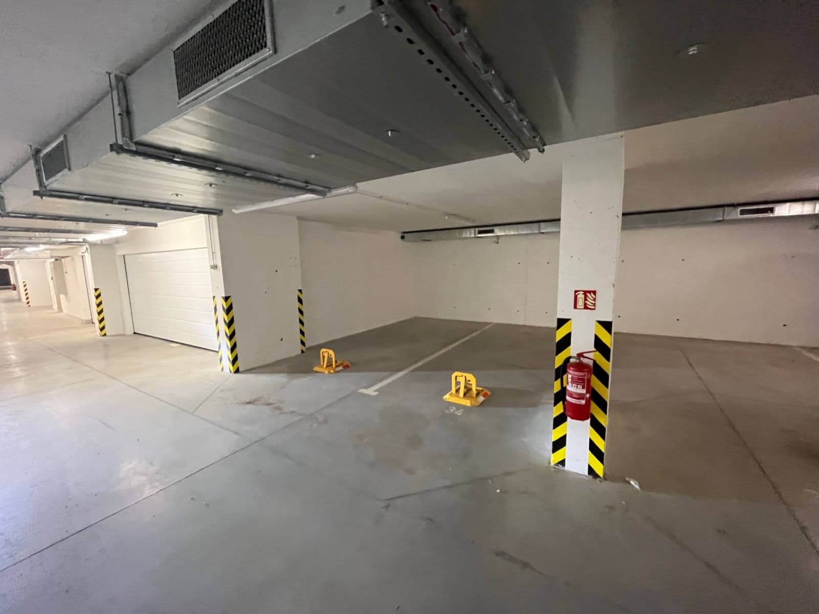 Pronájem garáže 12 m², Chudčická, Brno, Jihomoravský kraj Pronájem garáže 12 m², Chudčická, Brno, Jihomoravský kraj