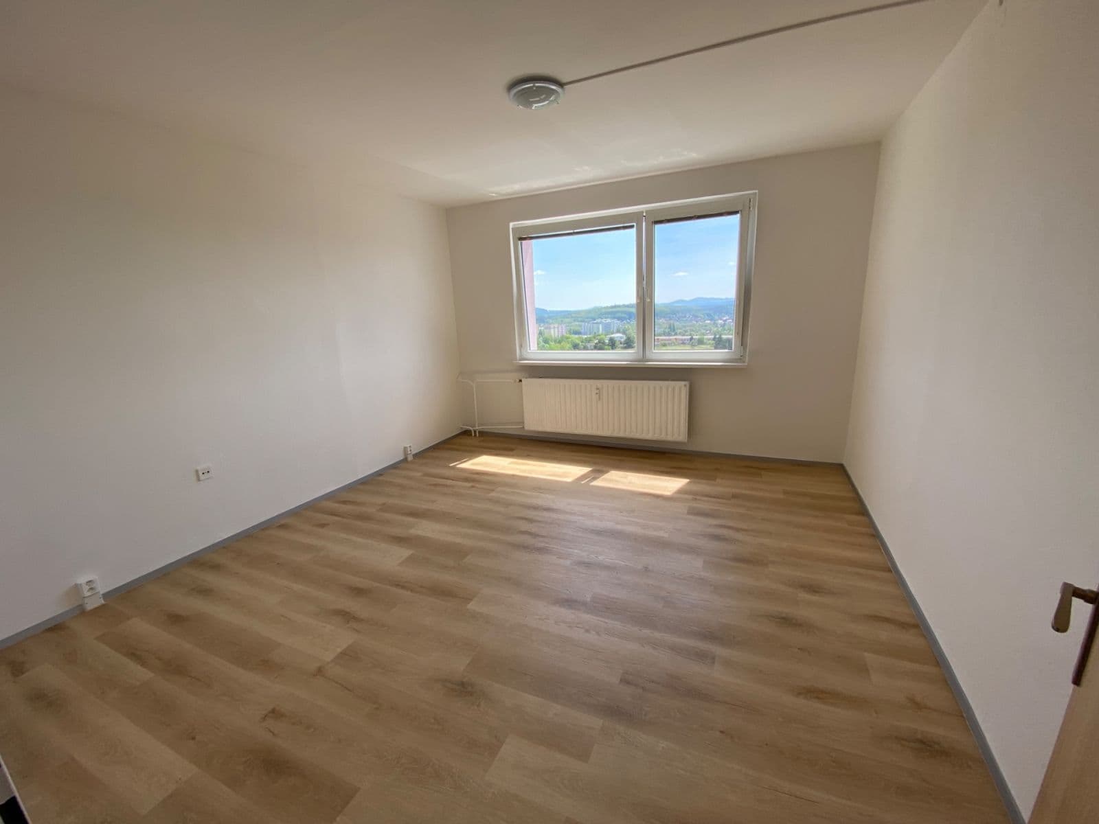Pronájem bytu 2+1 56 m², Sluneční, Česká Lípa, Liberecký kraj Pronájem bytu 2+1 56 m², Sluneční, Česká Lípa, Liberecký kraj