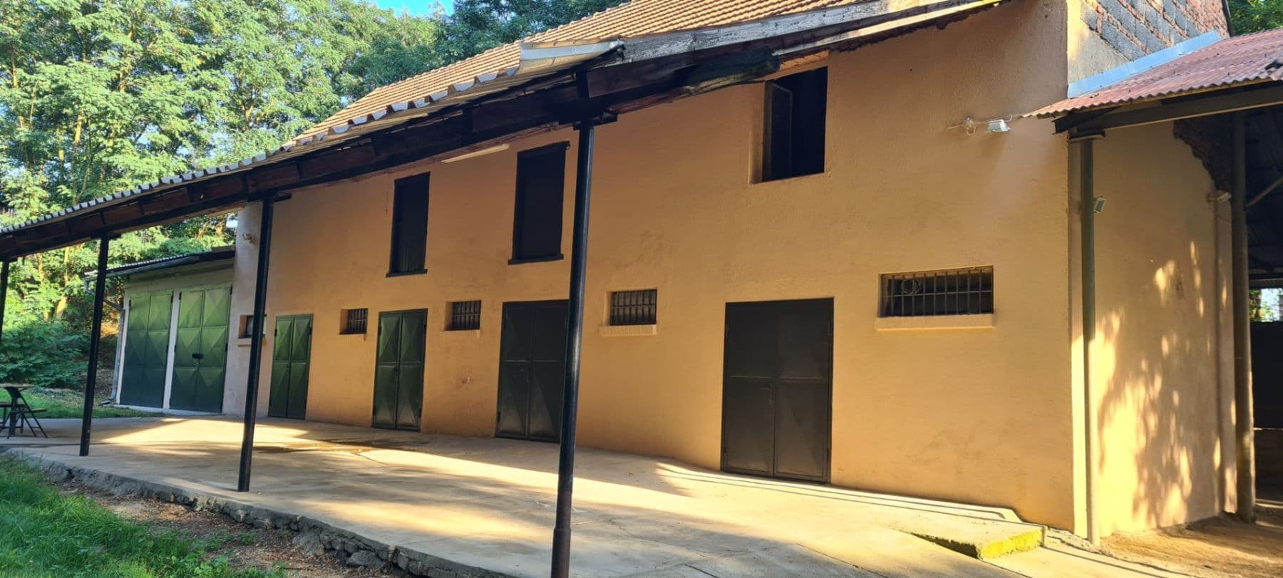Prodej domu 1.500 m², pozemek 14.600 m², Velvary, Středočeský kraj Prodej domu 1.500 m², pozemek 14.600 m², Velvary, Středočeský kraj