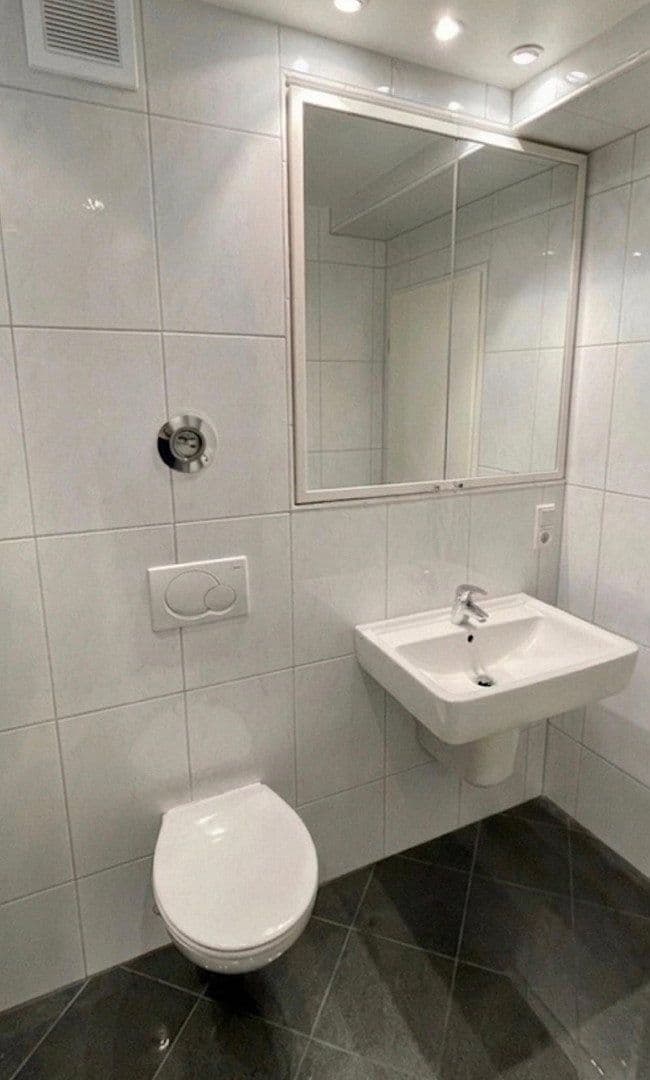 Prodej bytu 2+1 50 m², Düsseldorf, Severní Porýní-Vestfálsko Prodej bytu 2+1 50 m², Düsseldorf, Severní Porýní-Vestfálsko