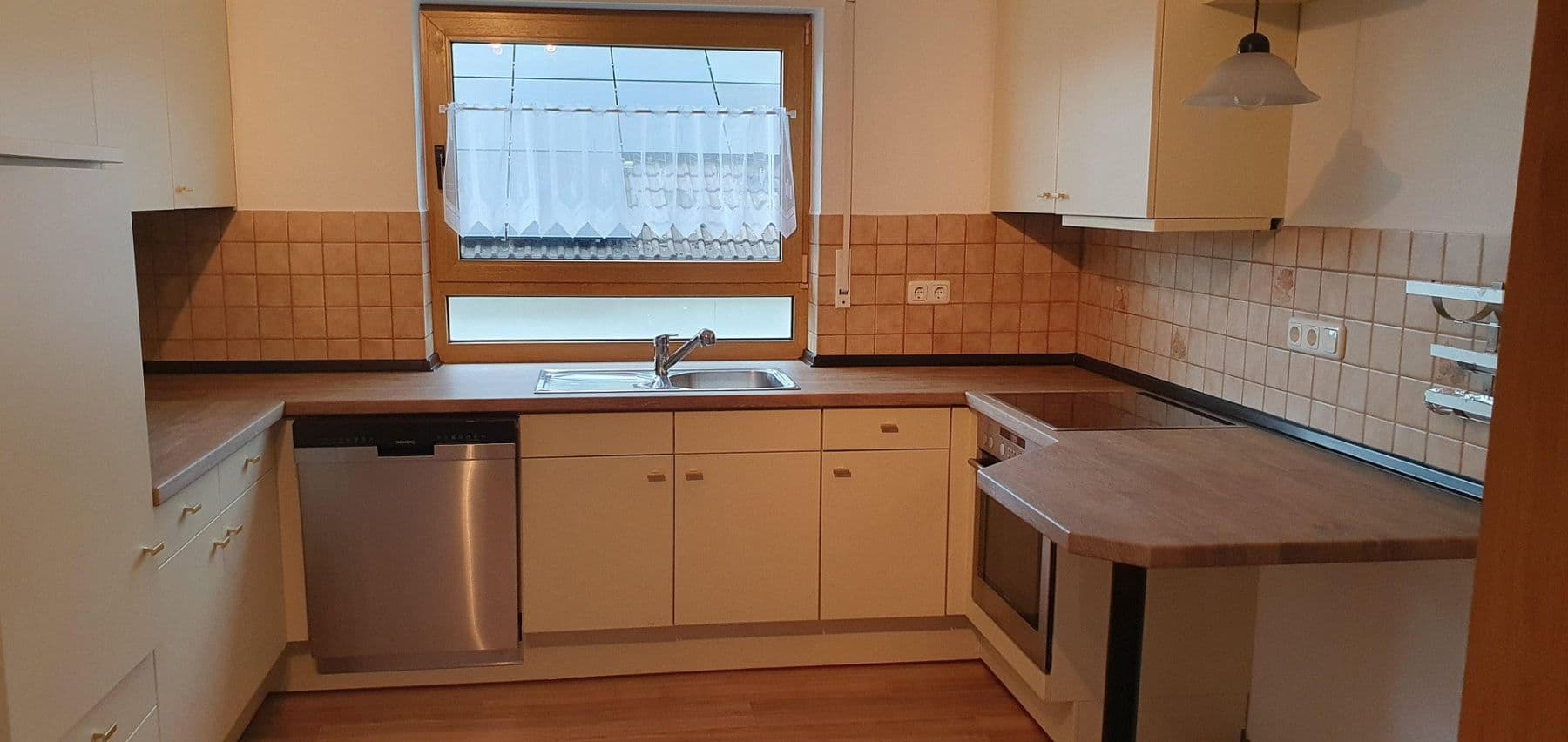 Pronájem bytu 4+1 145 m², Hirschaid, Bavorsko Pronájem bytu 4+1 145 m², Hirschaid, Bavorsko