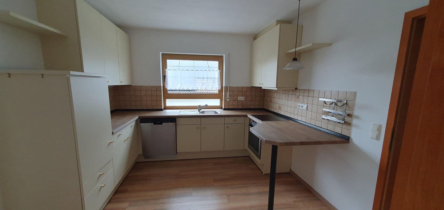 Pronájem bytu 4+1 145 m², Hirschaid, Bavorsko Pronájem bytu 4+1 145 m², Hirschaid, Bavorsko