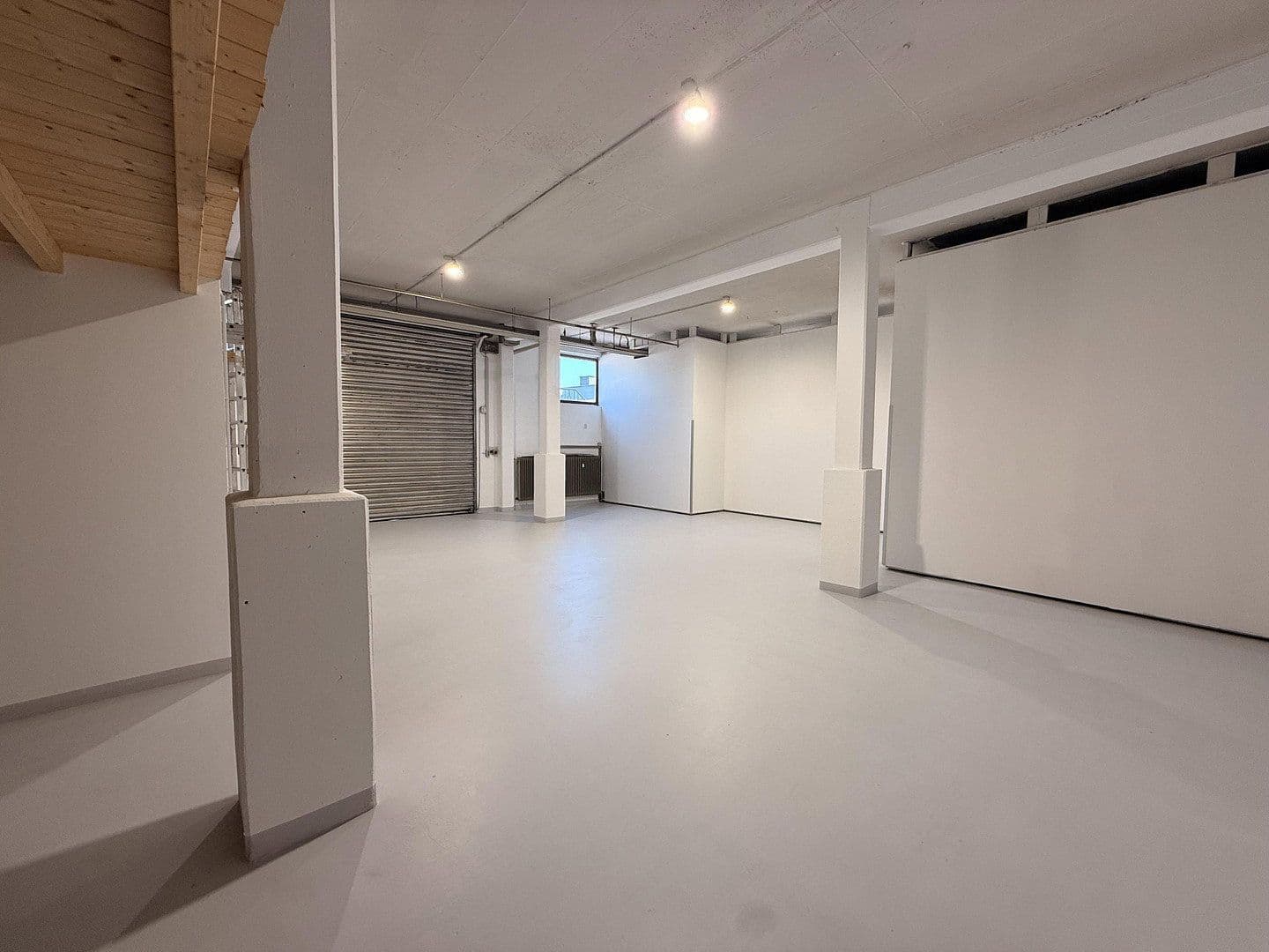 Pronájem nebytového prostoru 141 m², Asbach-Bäumenheim, Bavorsko Pronájem nebytového prostoru 141 m², Asbach-Bäumenheim, Bavorsko