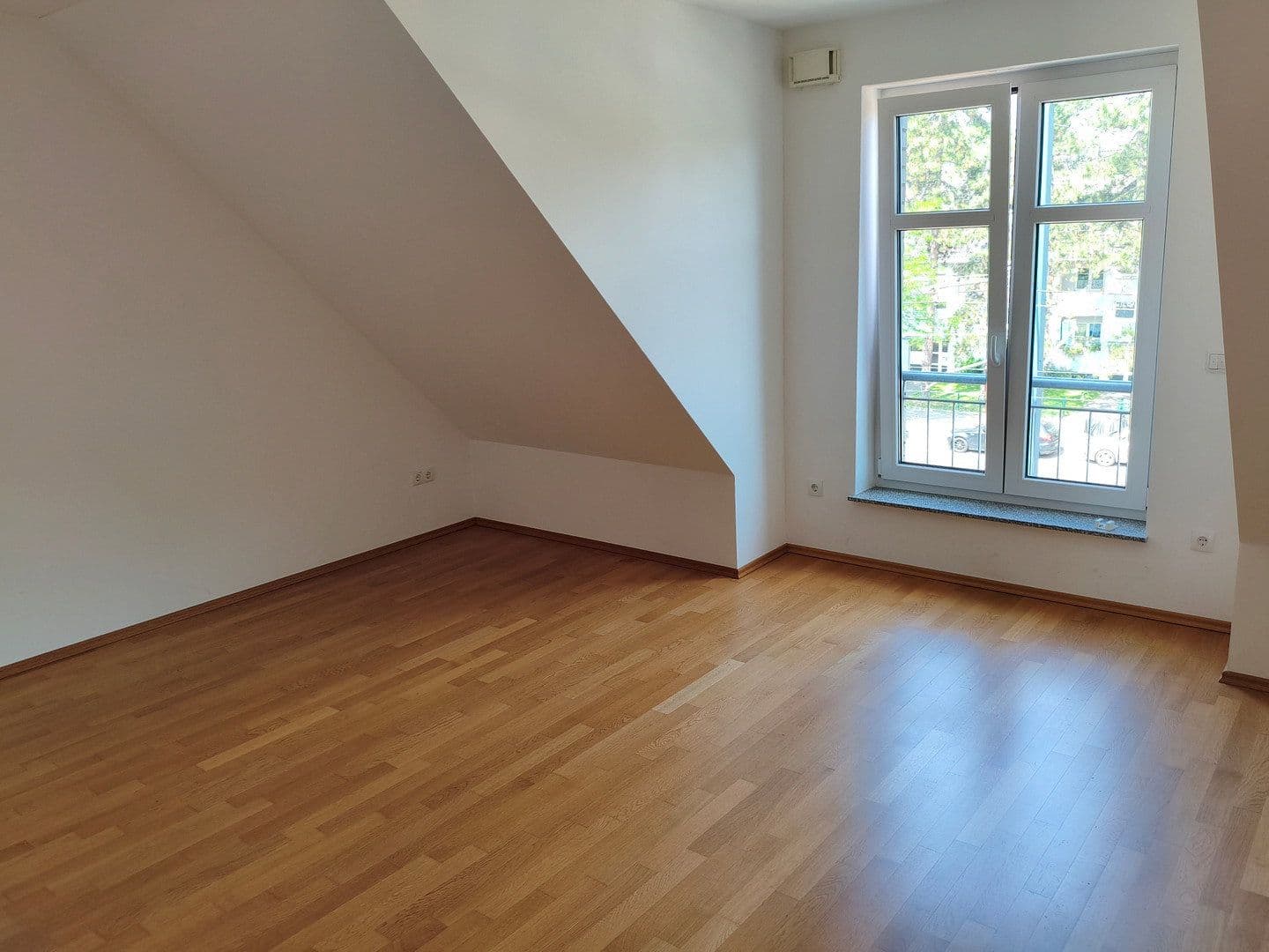 Prodej bytu 3+1 87 m², Düsseldorf, Severní Porýní-Vestfálsko Prodej bytu 3+1 87 m², Düsseldorf, Severní Porýní-Vestfálsko