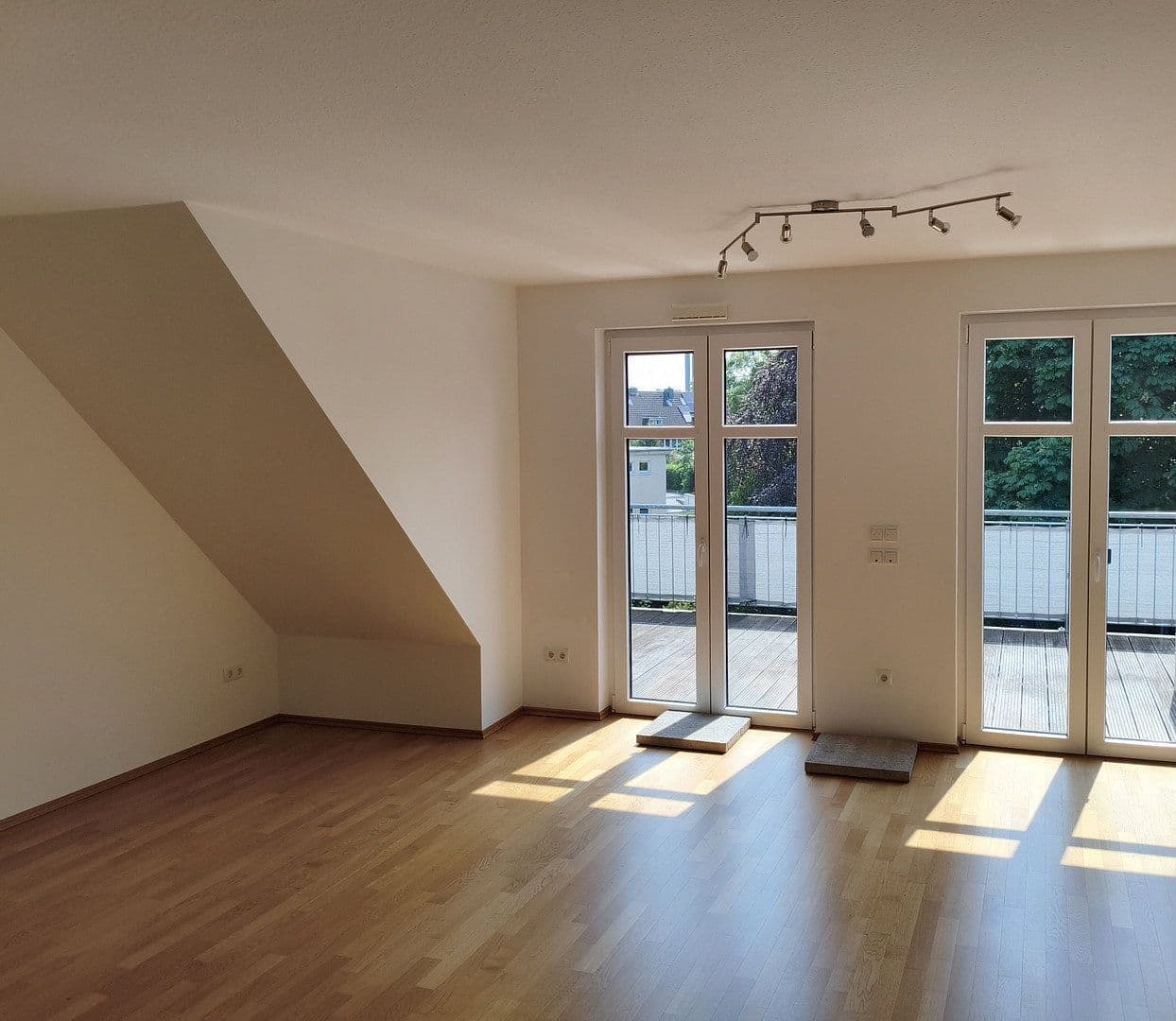 Prodej bytu 3+1 87 m², Düsseldorf, Severní Porýní-Vestfálsko Prodej bytu 3+1 87 m², Düsseldorf, Severní Porýní-Vestfálsko