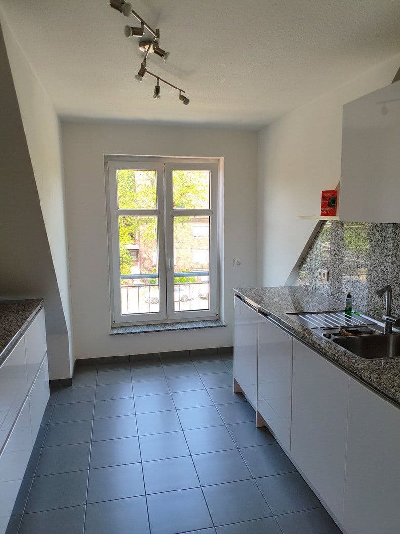 Prodej bytu 3+1 87 m², Düsseldorf, Severní Porýní-Vestfálsko Prodej bytu 3+1 87 m², Düsseldorf, Severní Porýní-Vestfálsko