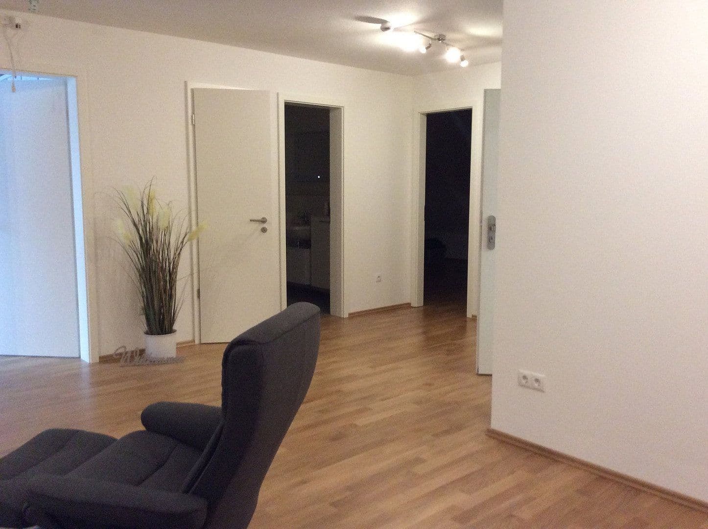 Prodej bytu 3+1 87 m², Düsseldorf, Severní Porýní-Vestfálsko Prodej bytu 3+1 87 m², Düsseldorf, Severní Porýní-Vestfálsko