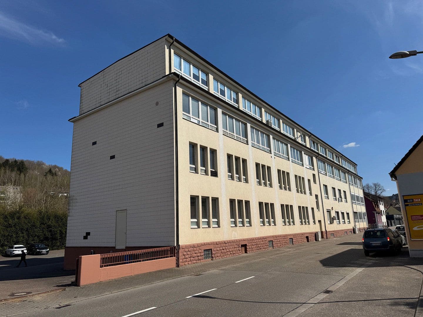 Pronájem nebytového prostoru 1.348 m², Hauptstraße 186, Waldfischbach-Burgalben, Porýní-Falc Pronájem nebytového prostoru 1.348 m², Hauptstraße 186, Waldfischbach-Burgalben, Porýní-Falc