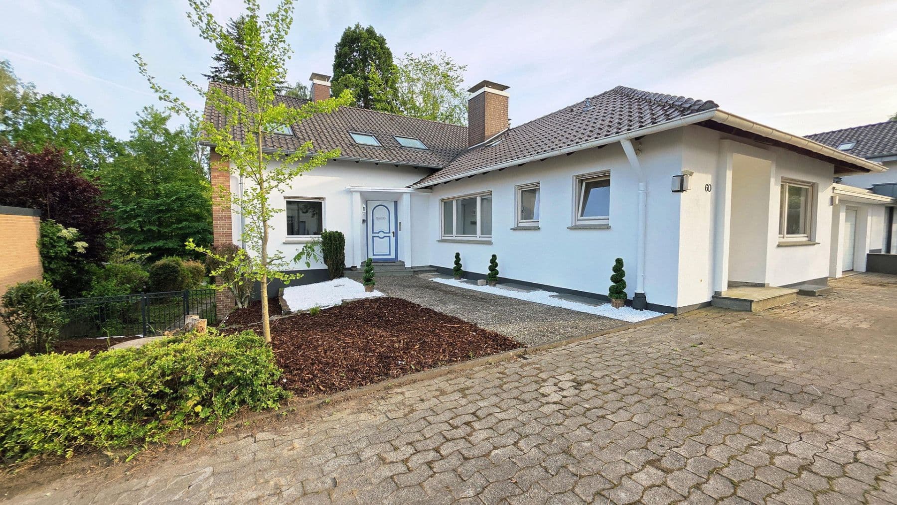 Prodej domu 367 m², pozemek 1.462 m², Bielefeld, Severní Porýní-Vestfálsko Prodej domu 367 m², pozemek 1.462 m², Bielefeld, Severní Porýní-Vestfálsko
