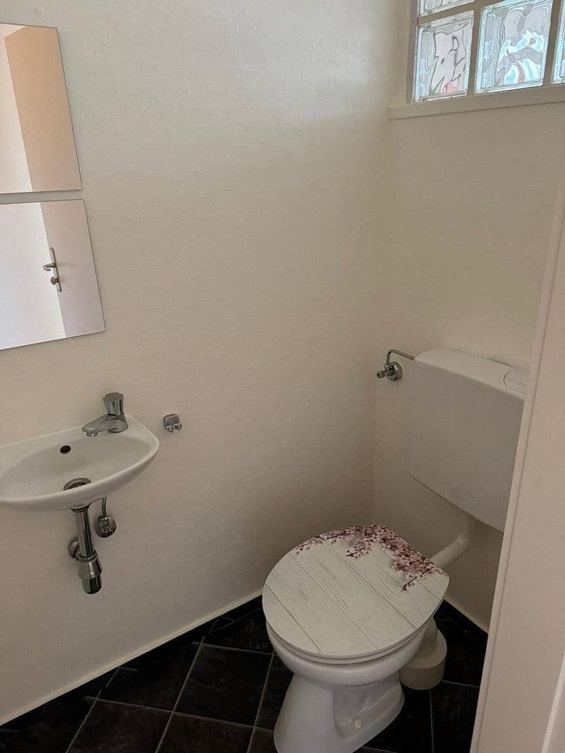 Pronájem bytu 2+1 62 m², Stuttgart, Bádensko-Württembersko Pronájem bytu 2+1 62 m², Stuttgart, Bádensko-Württembersko