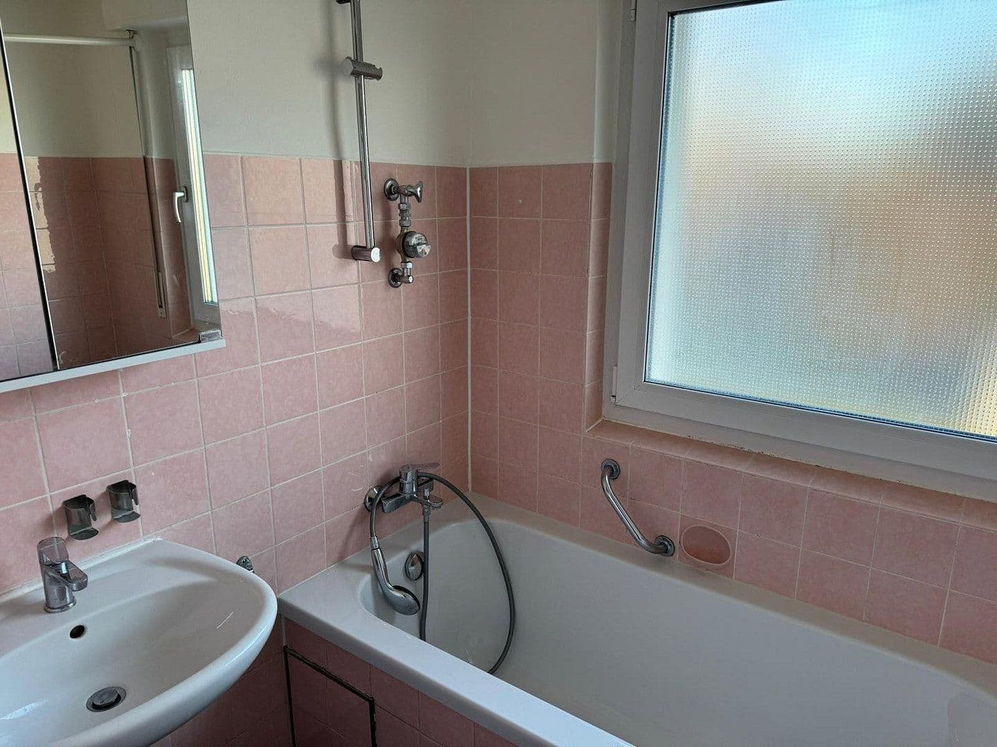 Pronájem bytu 2+1 62 m², Stuttgart, Bádensko-Württembersko Pronájem bytu 2+1 62 m², Stuttgart, Bádensko-Württembersko
