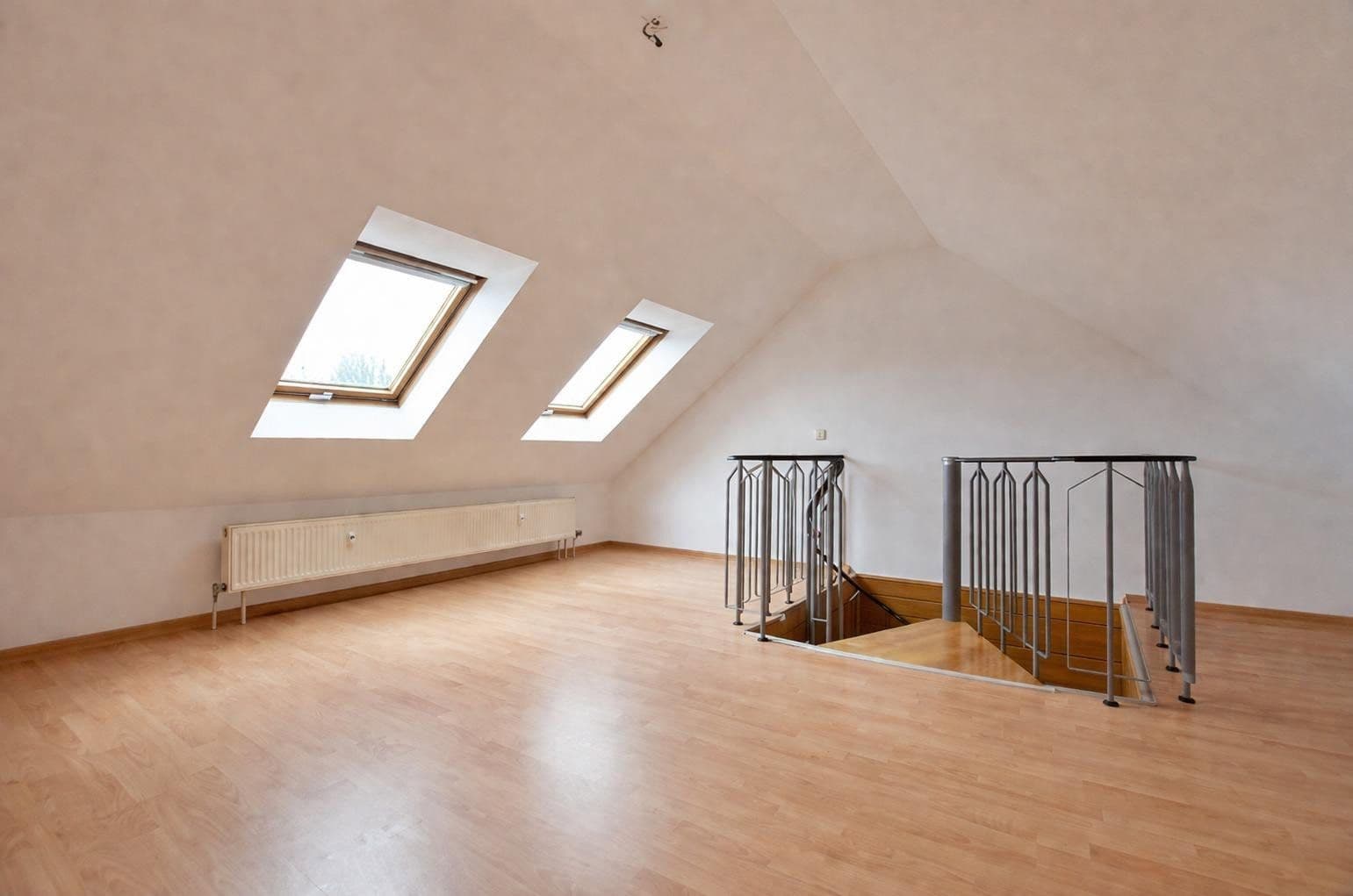 Pronájem bytu 2+1 67 m², Franz-Mehring-Straße 9, Chemnitz, Sasko Pronájem bytu 2+1 67 m², Franz-Mehring-Straße 9, Chemnitz, Sasko