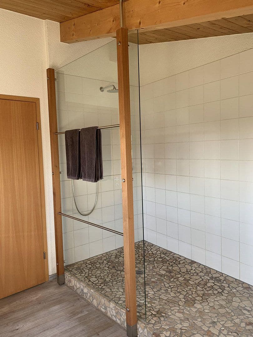 Prodej domu 225 m², pozemek 591 m², Tiefenbronn, Bádensko-Württembersko Prodej domu 225 m², pozemek 591 m², Tiefenbronn, Bádensko-Württembersko
