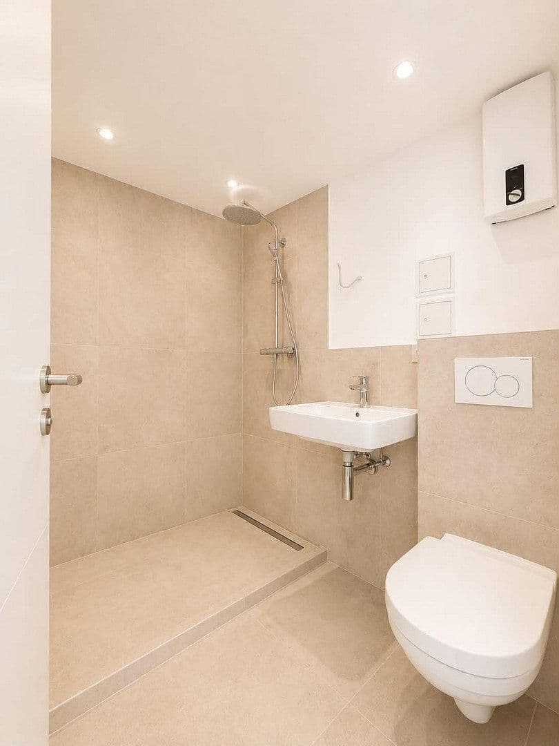 Prodej domu 280 m², pozemek 261 m², Baumstraße 1, Düsseldorf, Severní Porýní-Vestfálsko Prodej domu 280 m², pozemek 261 m², Baumstraße 1, Düsseldorf, Severní Porýní-Vestfálsko