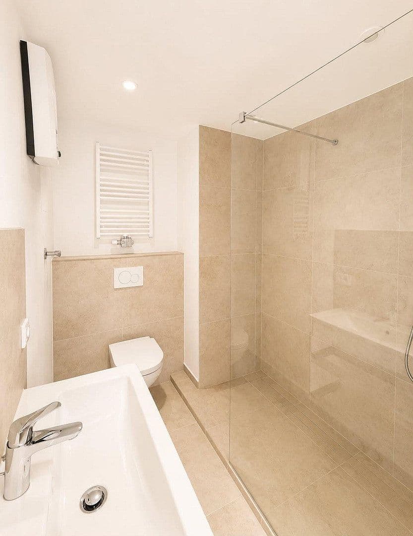 Prodej domu 280 m², pozemek 261 m², Baumstraße 1, Düsseldorf, Severní Porýní-Vestfálsko Prodej domu 280 m², pozemek 261 m², Baumstraße 1, Düsseldorf, Severní Porýní-Vestfálsko