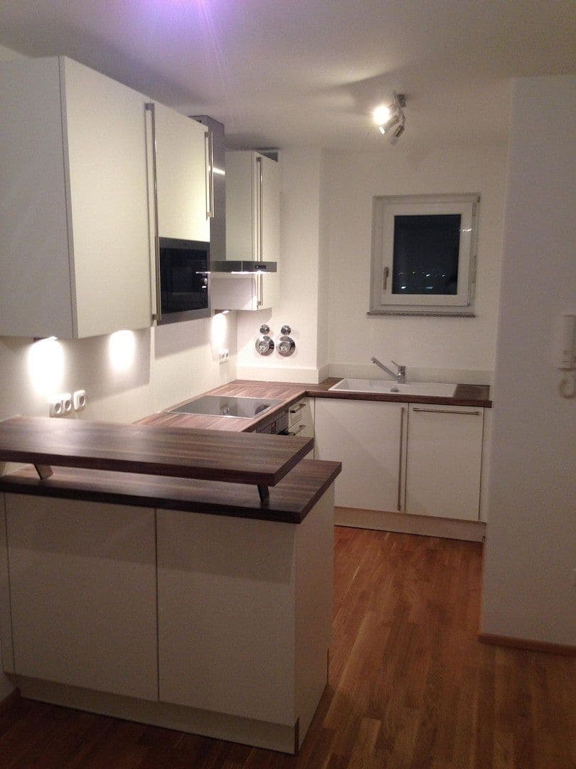 Pronájem bytu 3+1 65 m², Wolgemutstr. 17, Nürnberg, Bavorsko Pronájem bytu 3+1 65 m², Wolgemutstr. 17, Nürnberg, Bavorsko