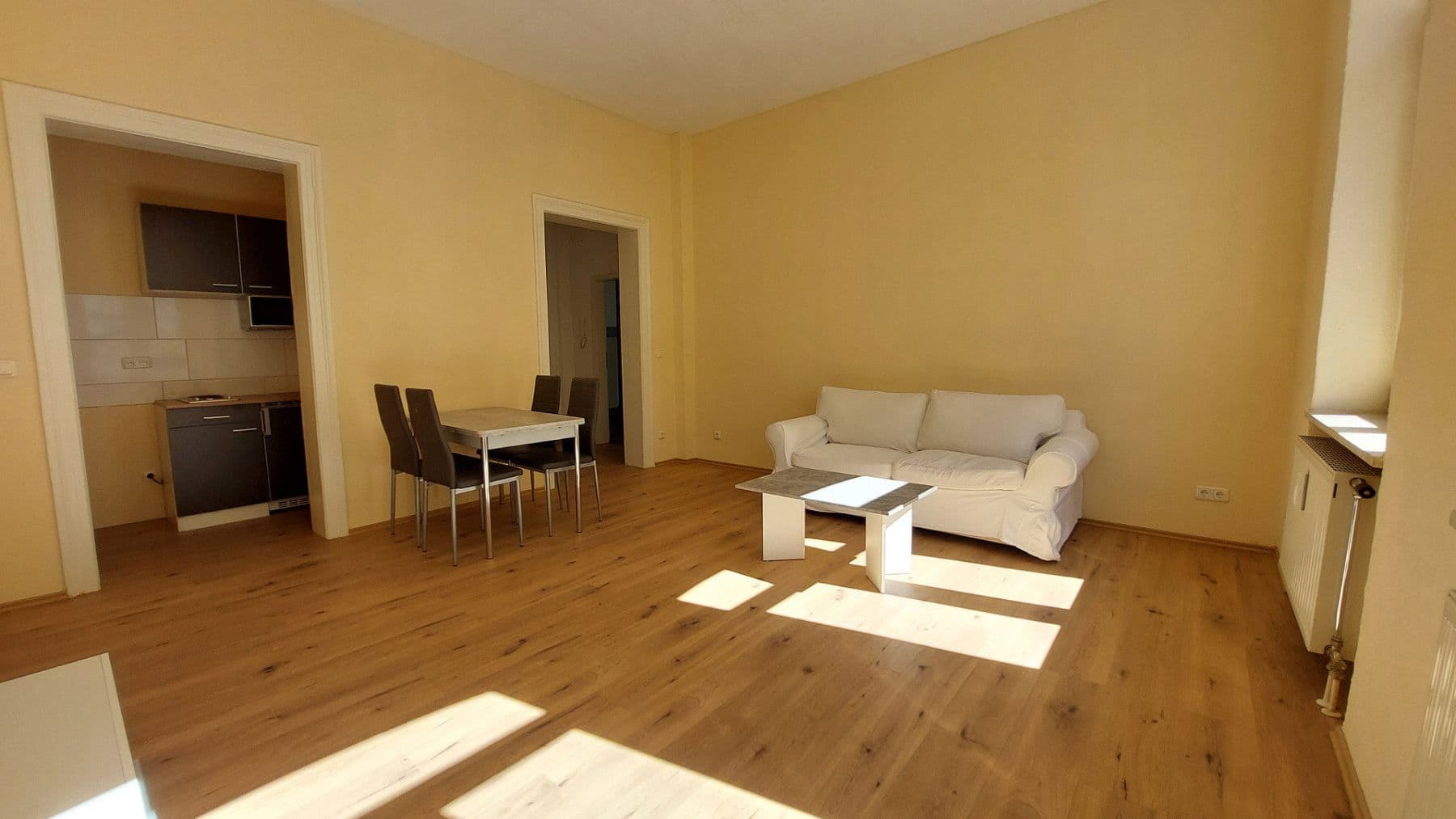 Pronájem bytu 2+1 43 m², Antonstraße 22, Plauen, Sasko Pronájem bytu 2+1 43 m², Antonstraße 22, Plauen, Sasko