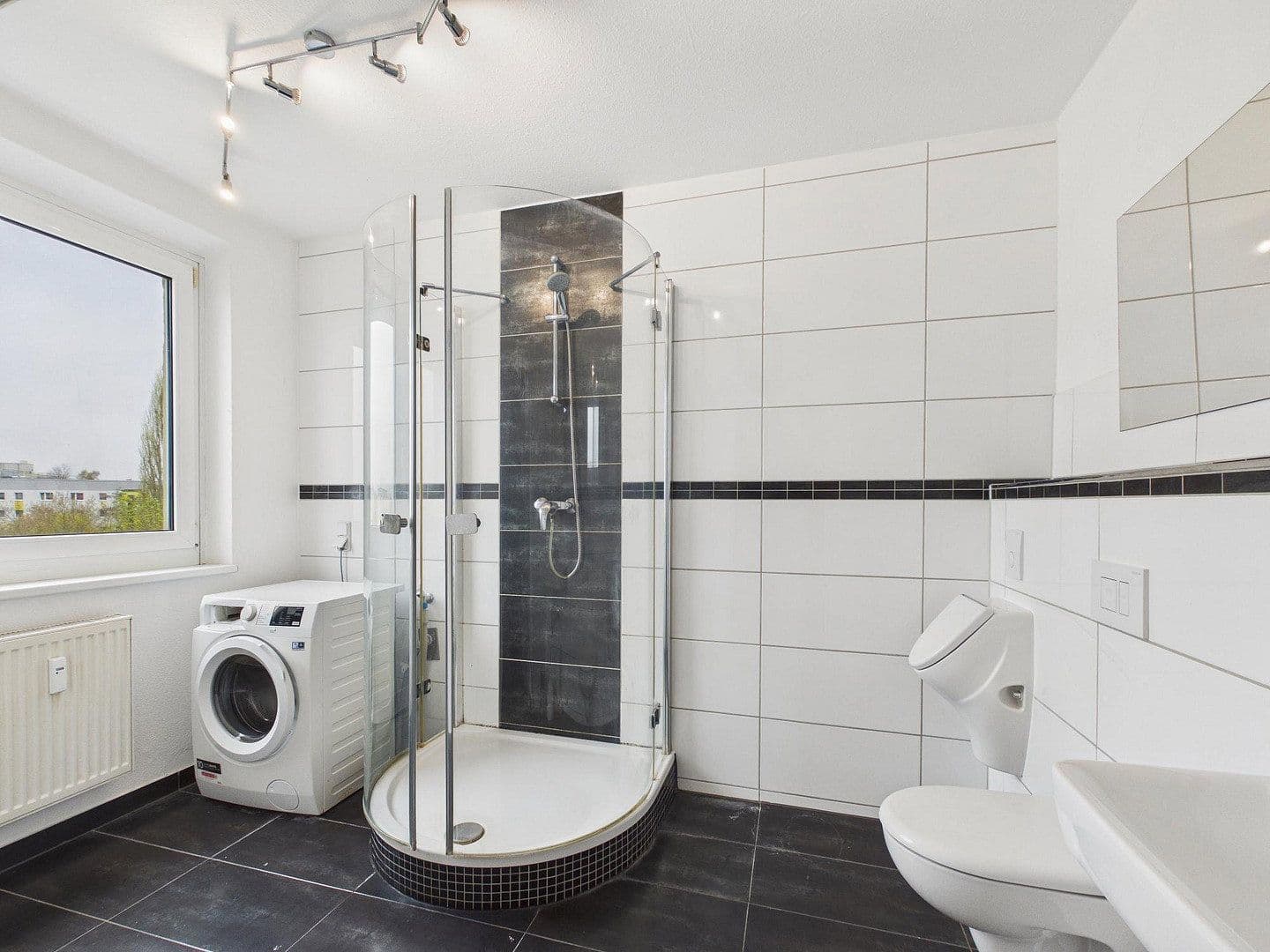 Prodej bytu 6+1 96 m², Lion-Feuchtwanger-Straße 52, Berlin, Berlín Prodej bytu 6+1 96 m², Lion-Feuchtwanger-Straße 52, Berlin, Berlín